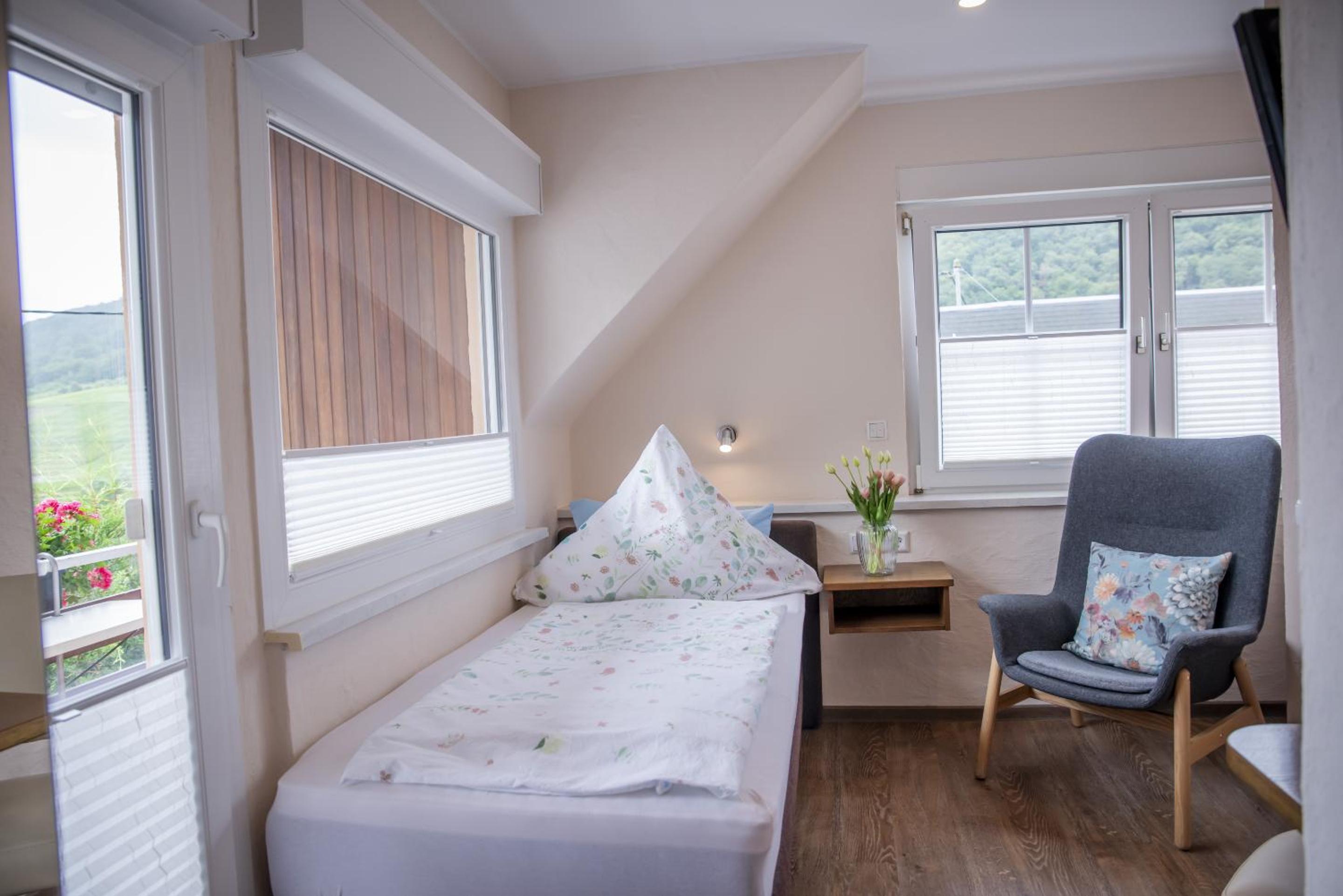 Single Room with Private Bathroom photo 1