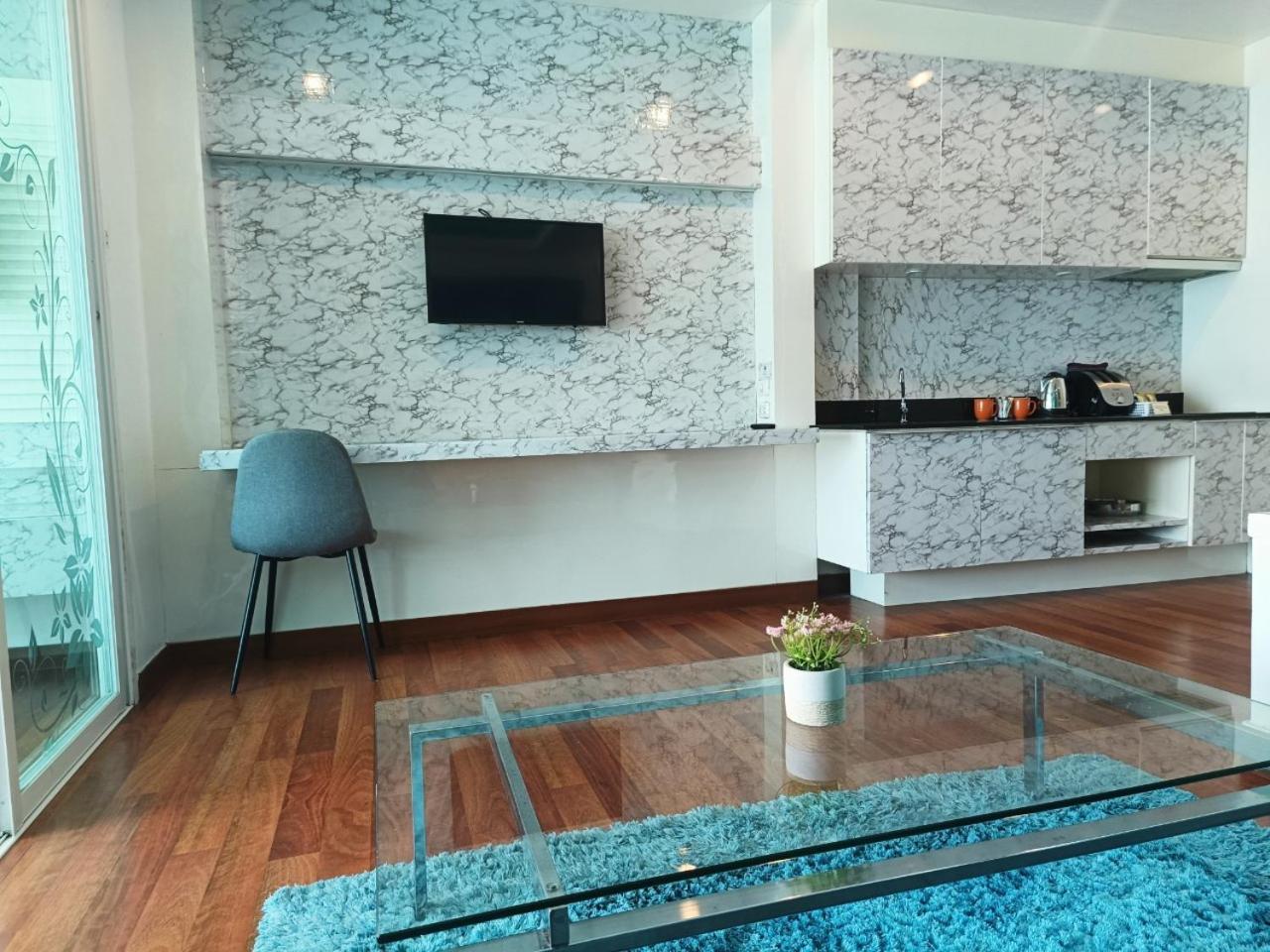 King Room with Sea View - Photo 45