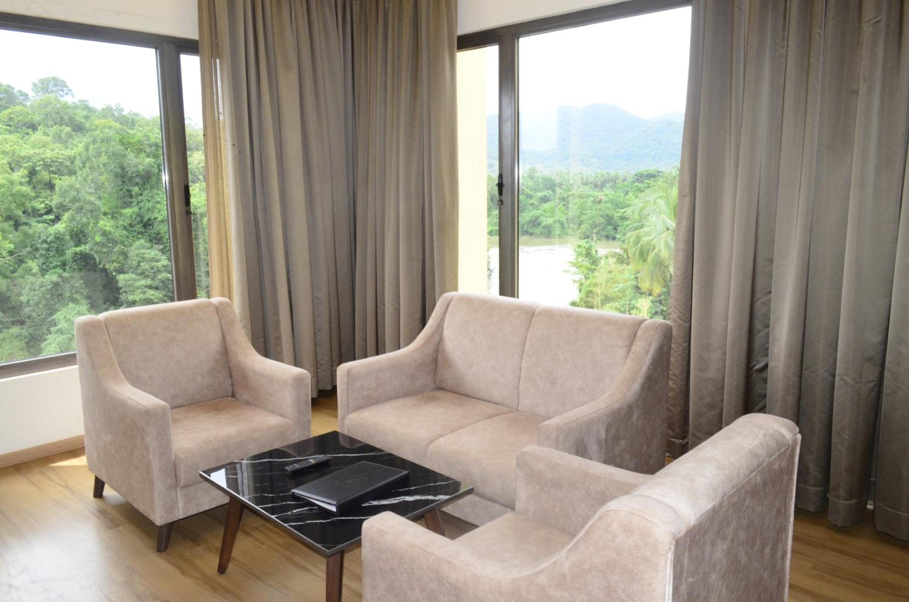 Premium King Suite photo 3
