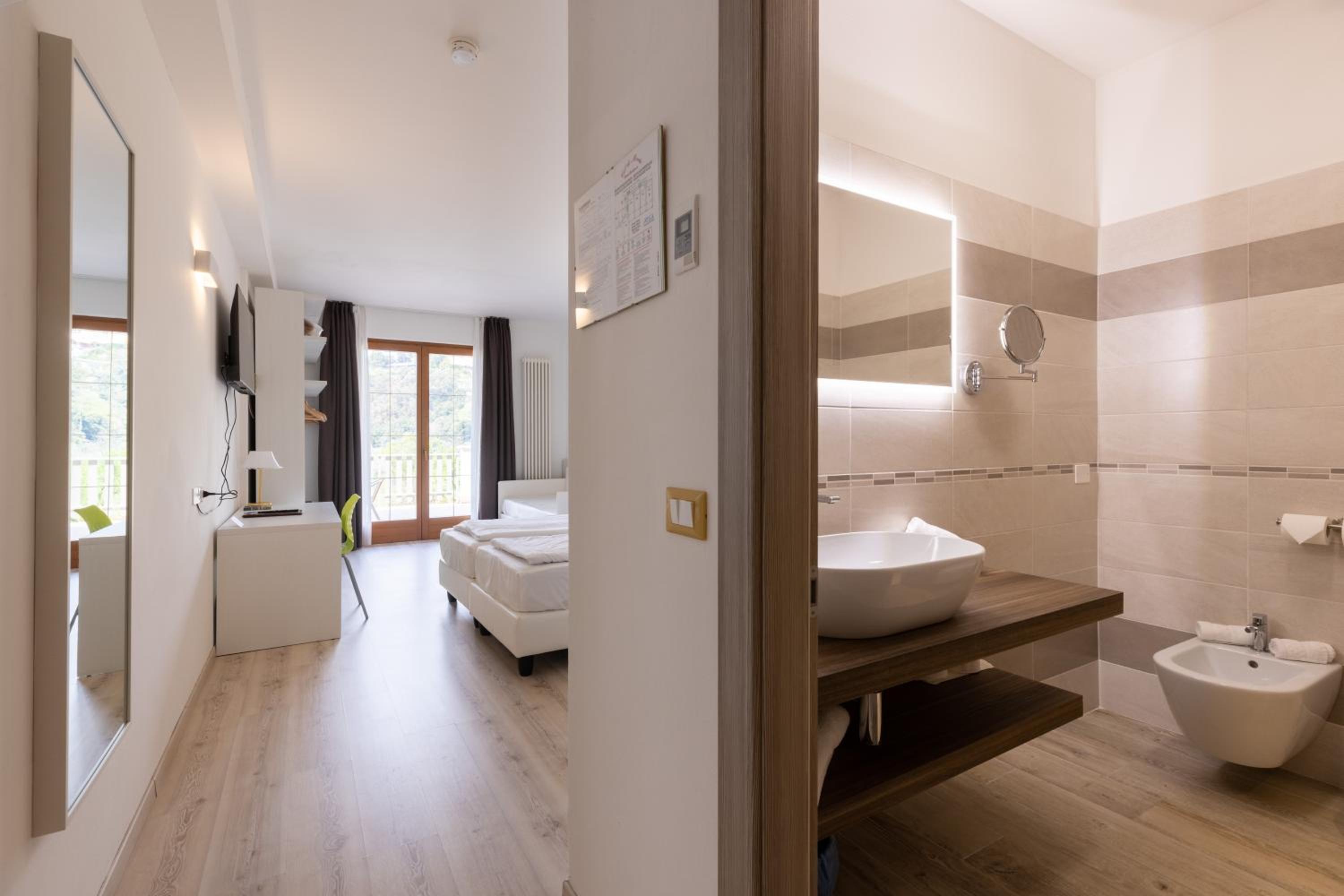 Deluxe Twin Room with Lake View