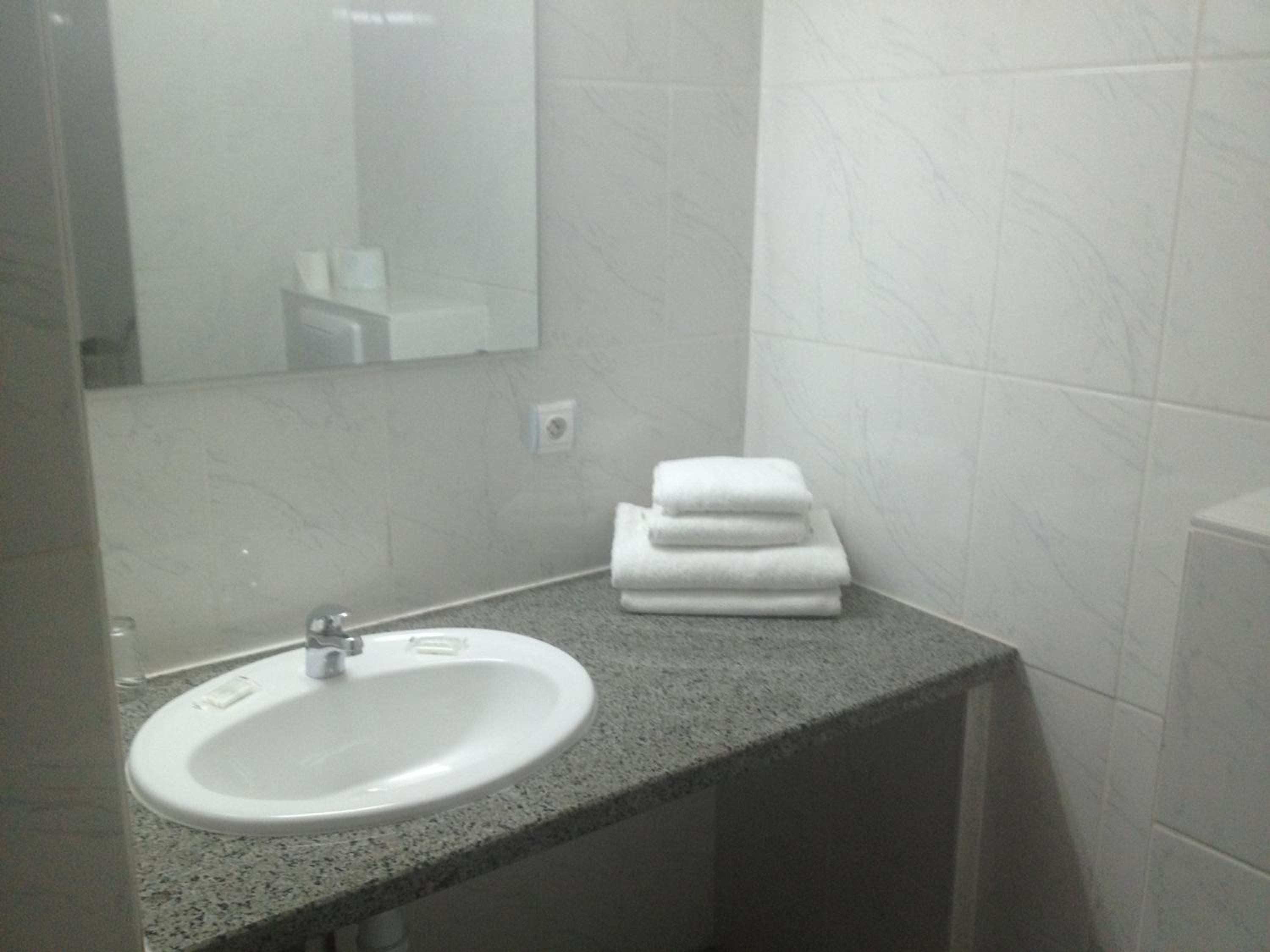 Double Room - Photo 11