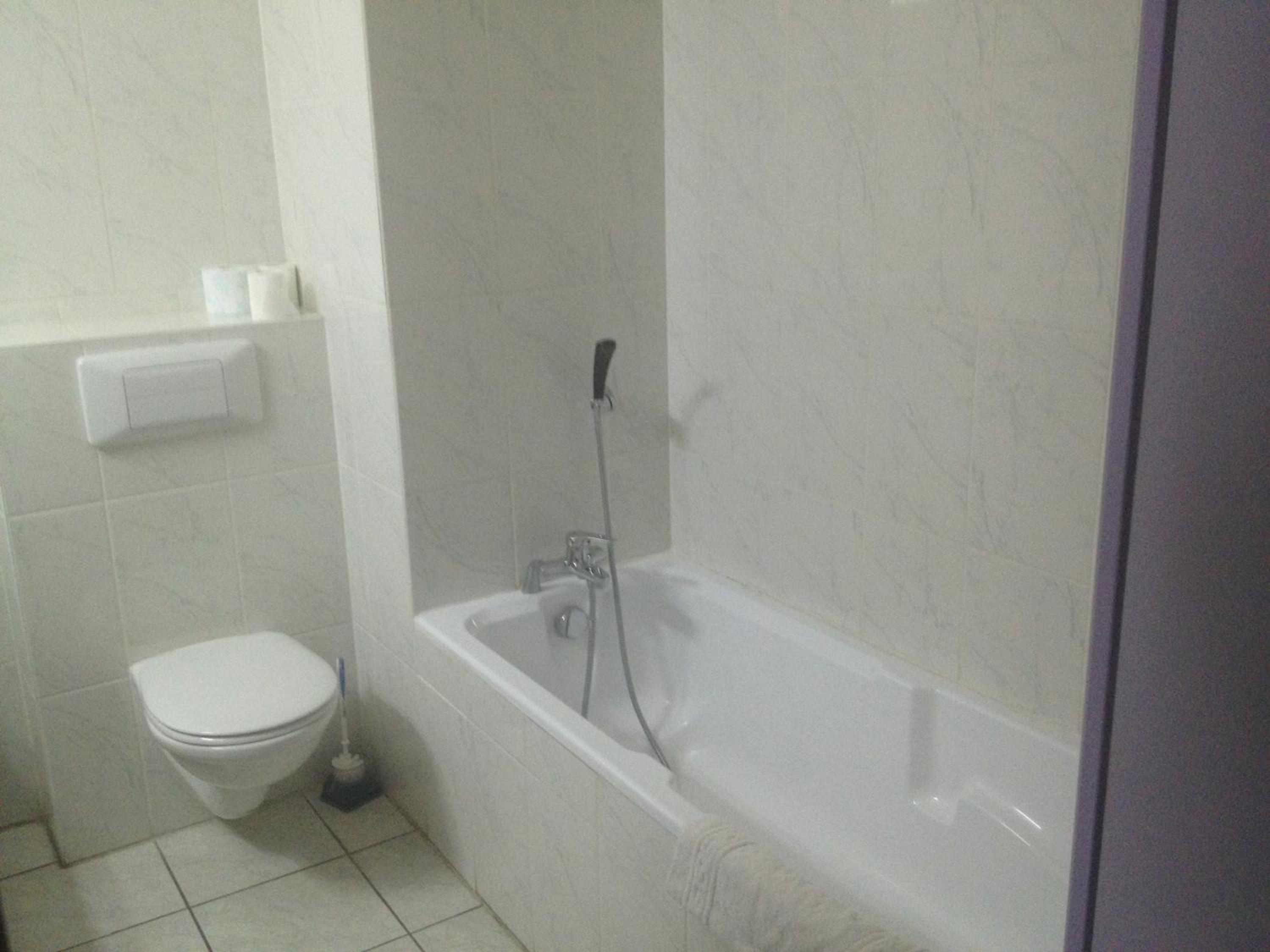 Double Room - Photo 9