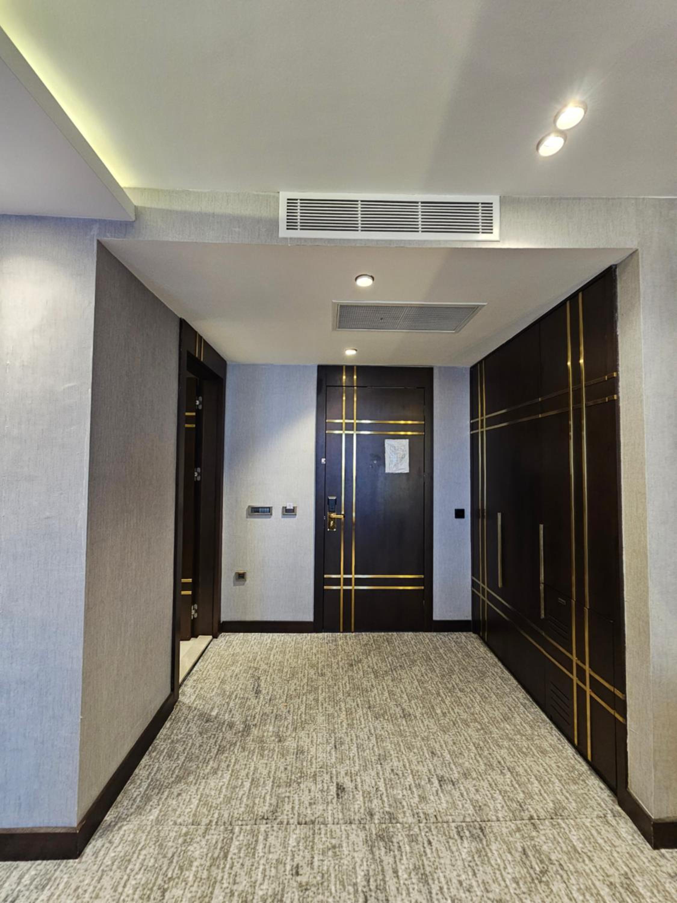 Suite - Photo 2