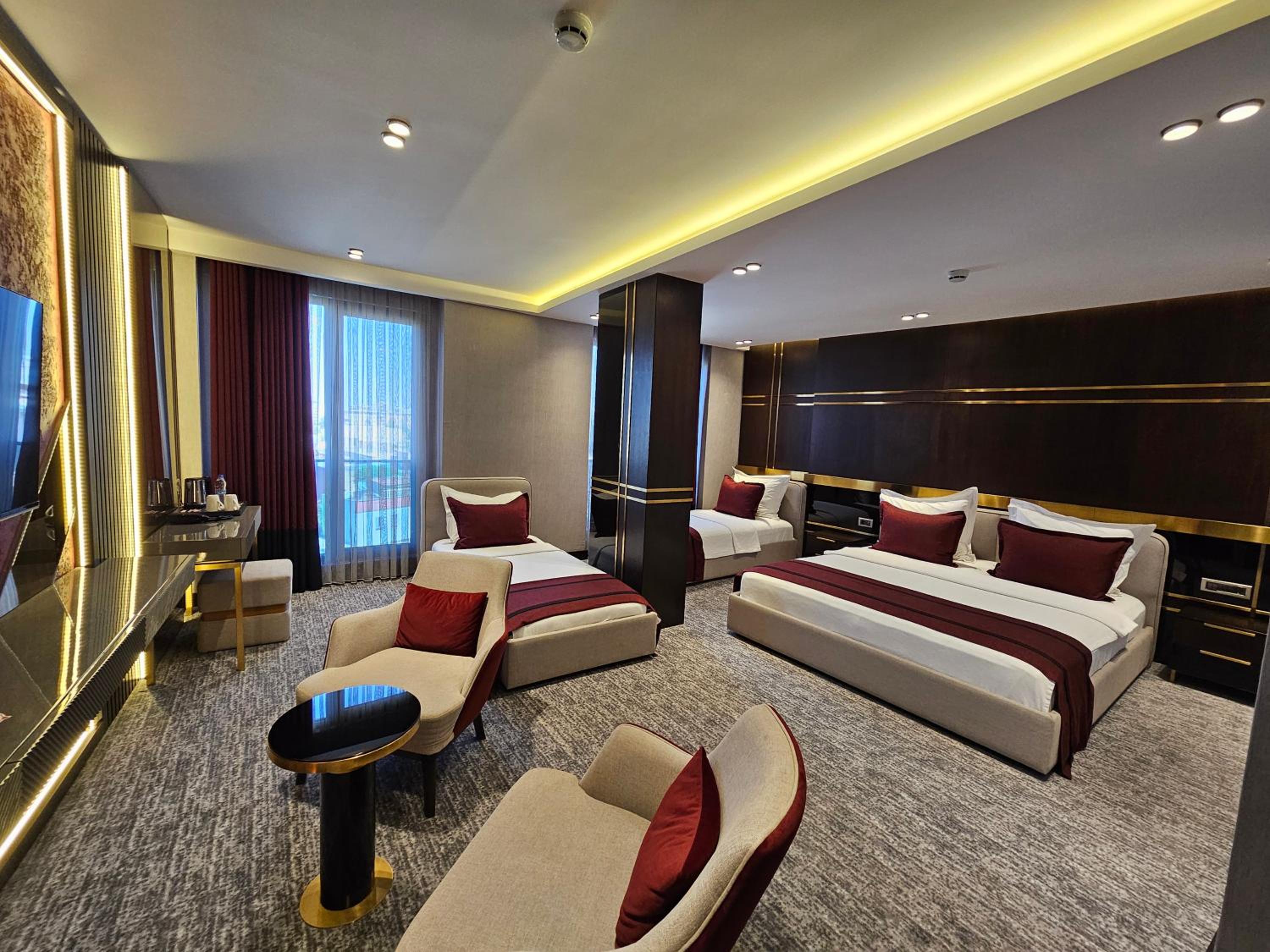 Suite - Photo 1