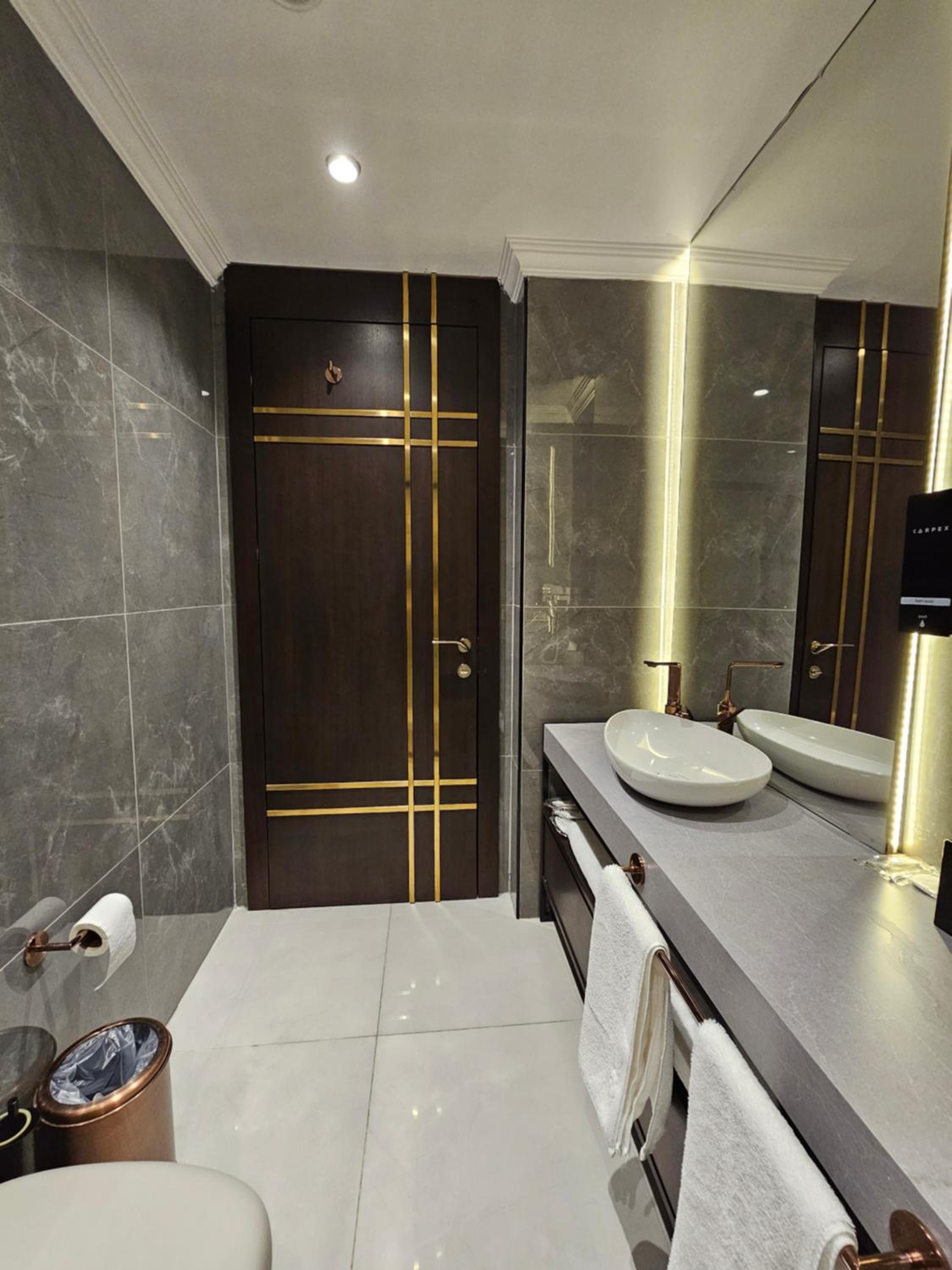 Suite - Photo 5