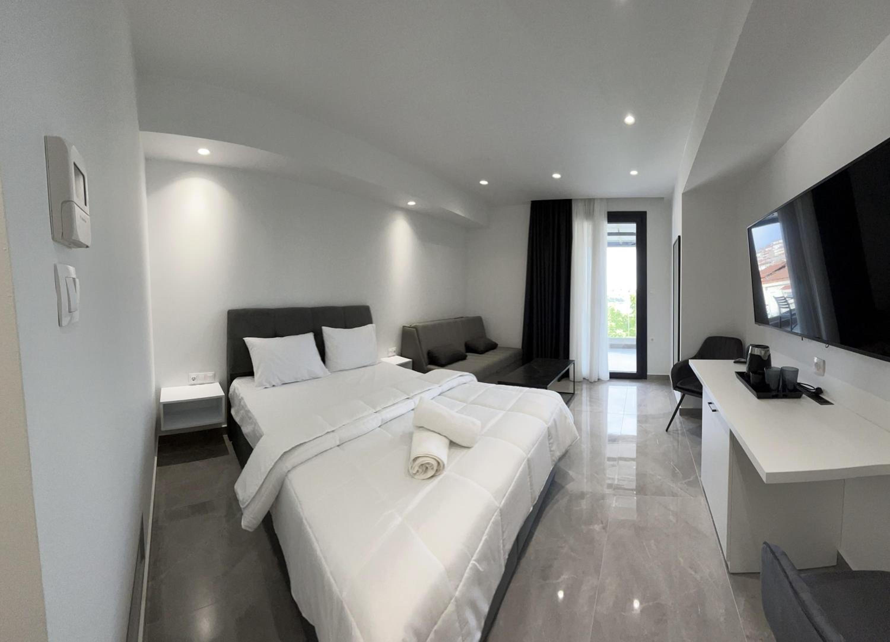 King Studio with Sofa Bed