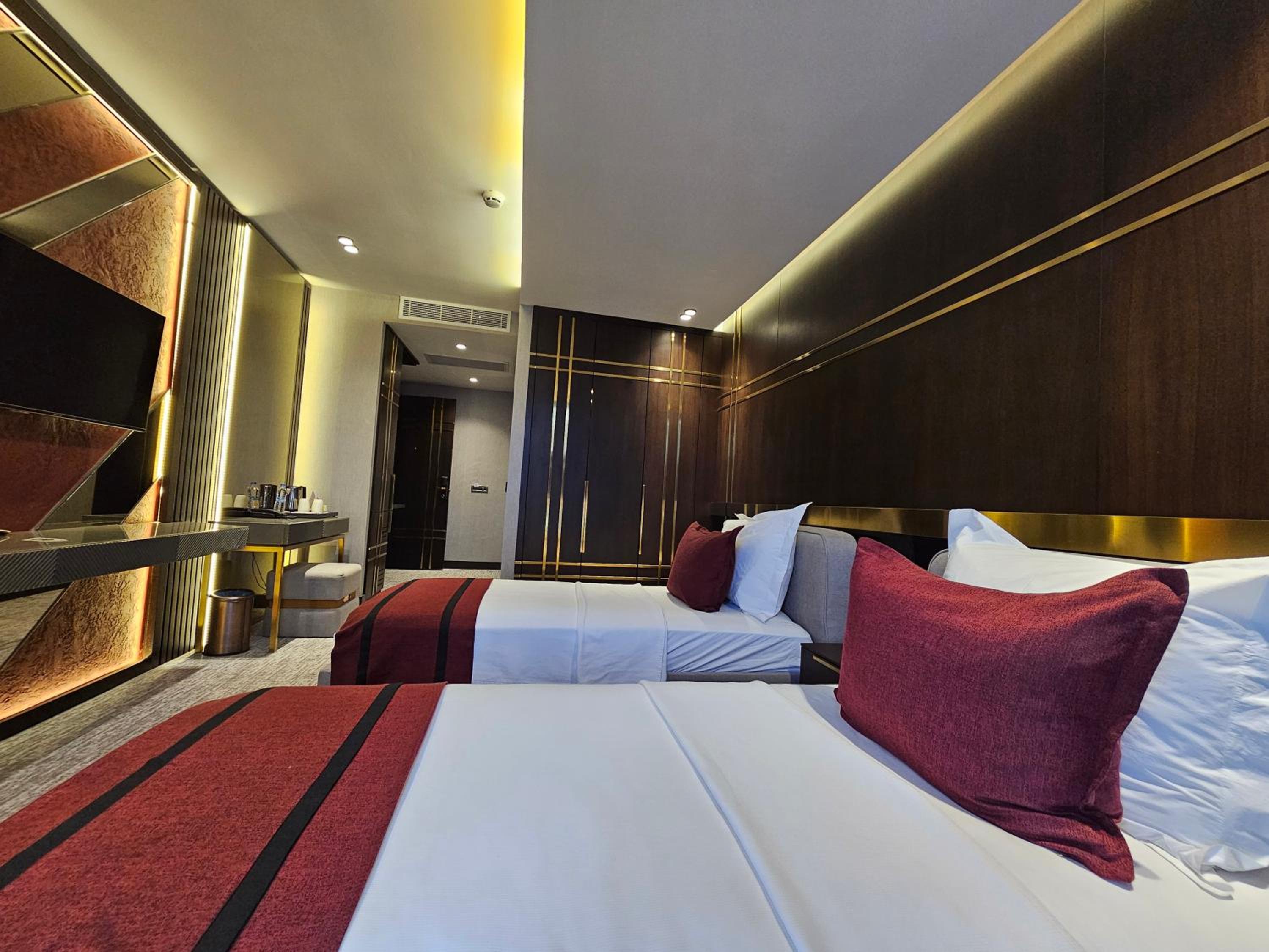 Standard Twin Room - Photo 7