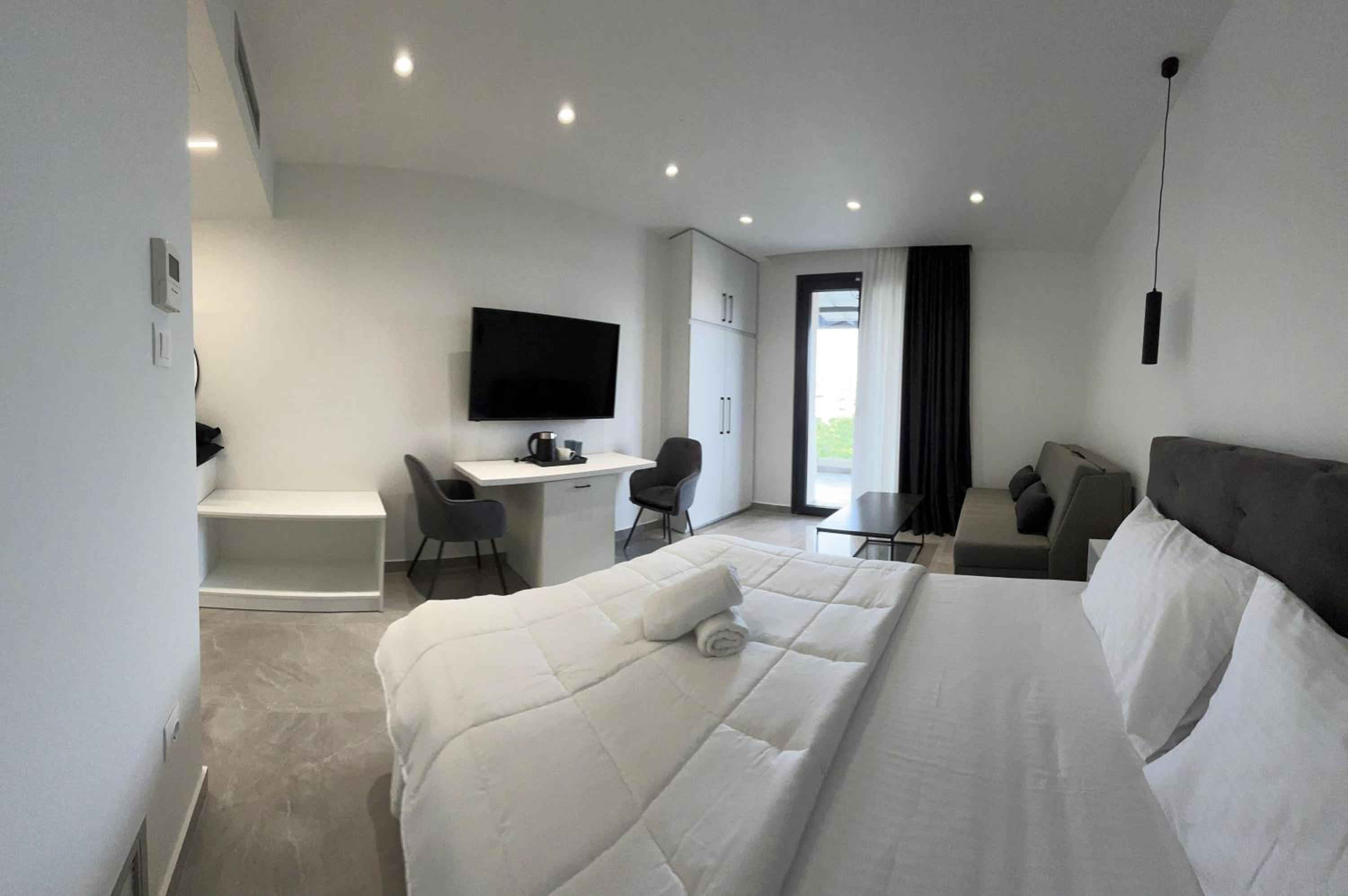 King Studio with Sofa Bed