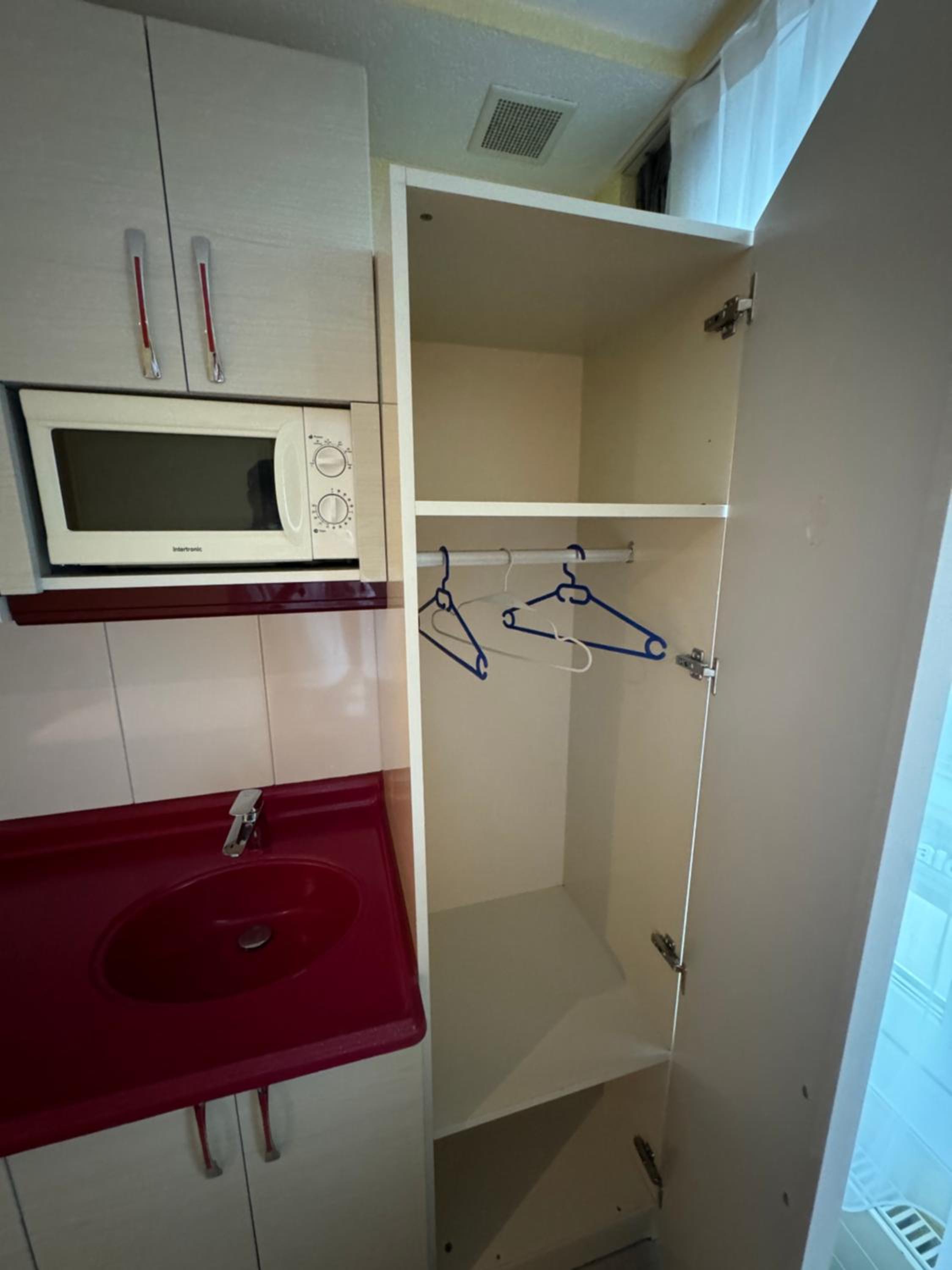 Single Room with Private Bathroom photo 3