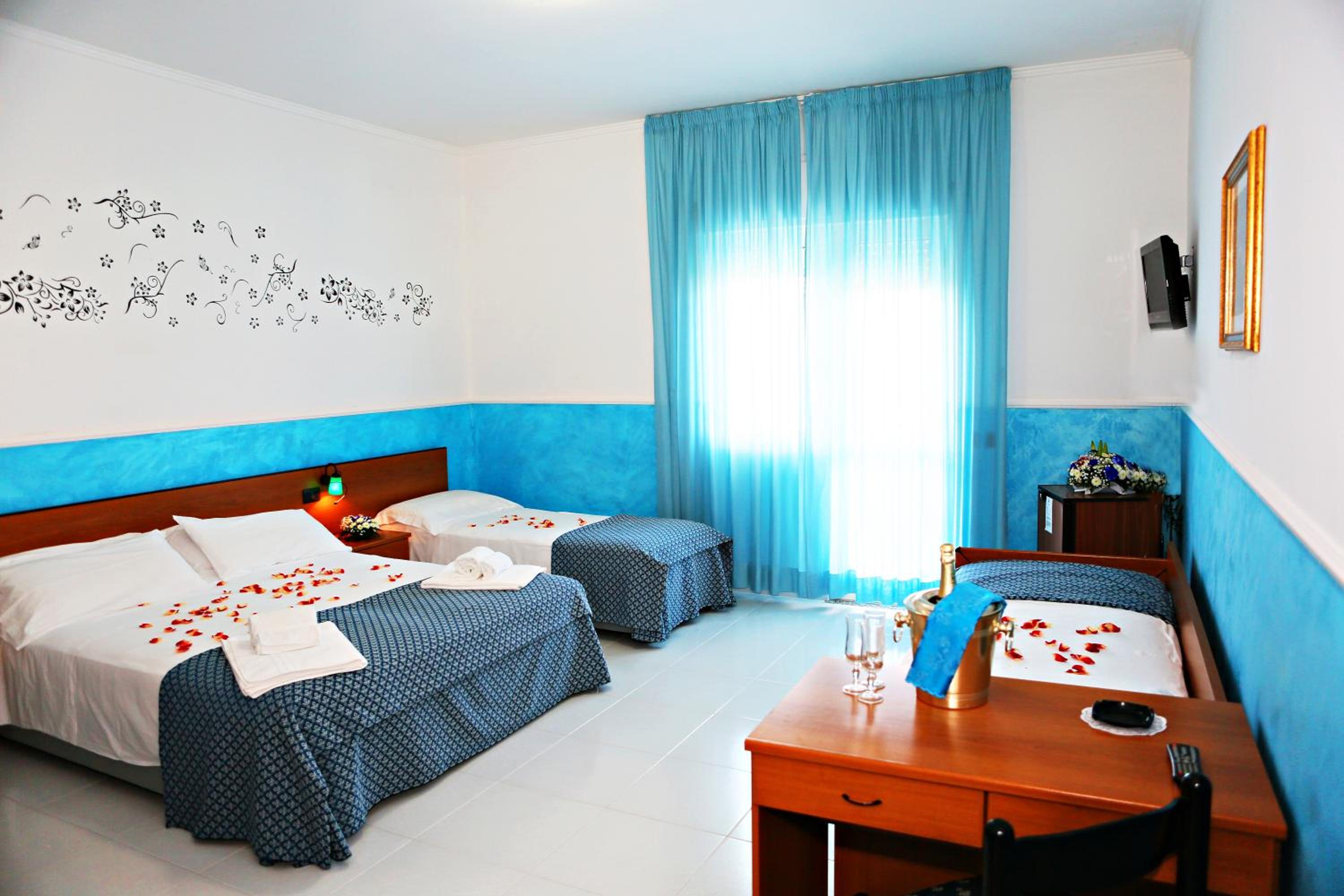 Quadruple Room with Sea View photo 1