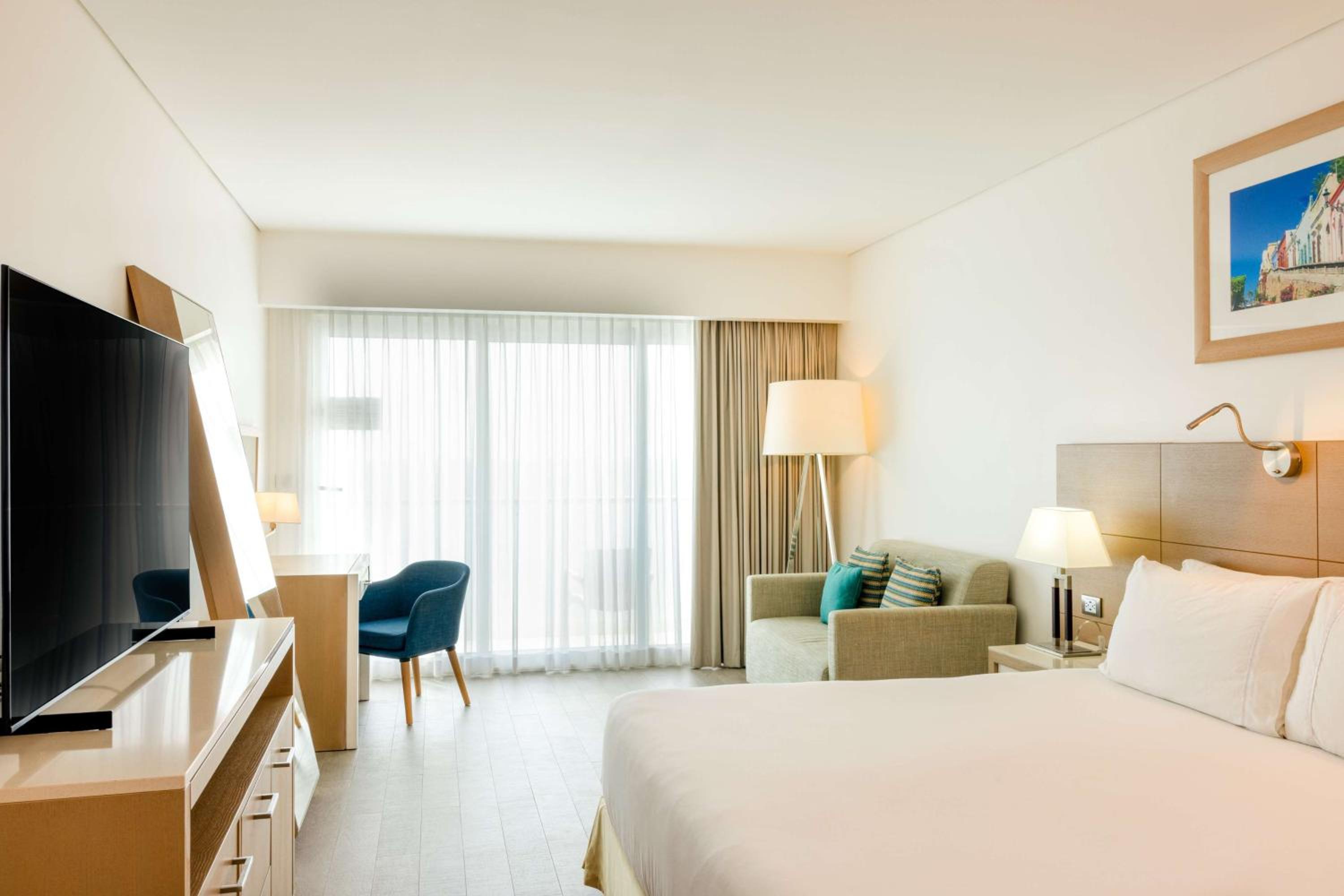 Deluxe Double Room with Two Double Beds and City View thumbnail 6