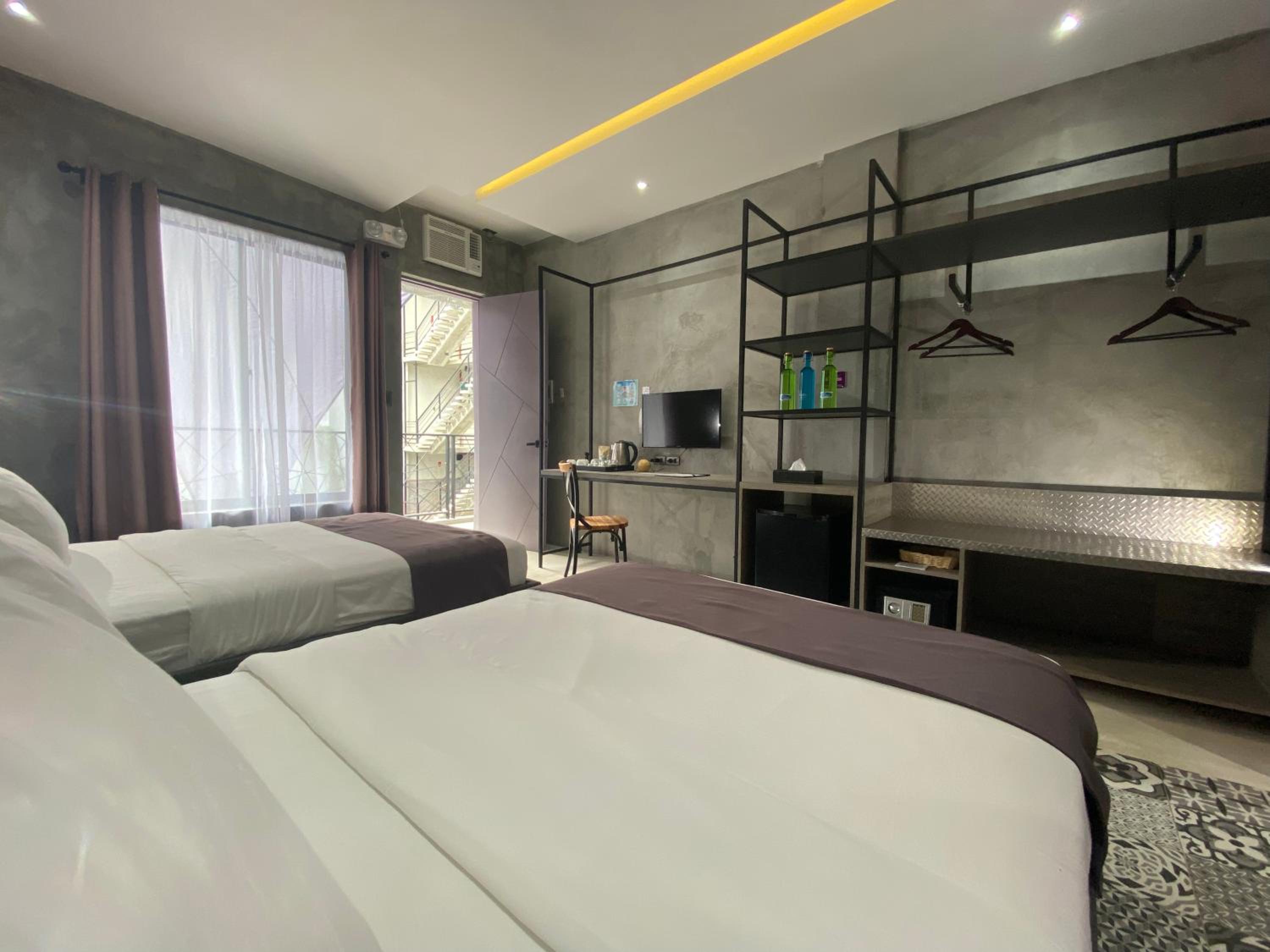 Double Room - Photo 5