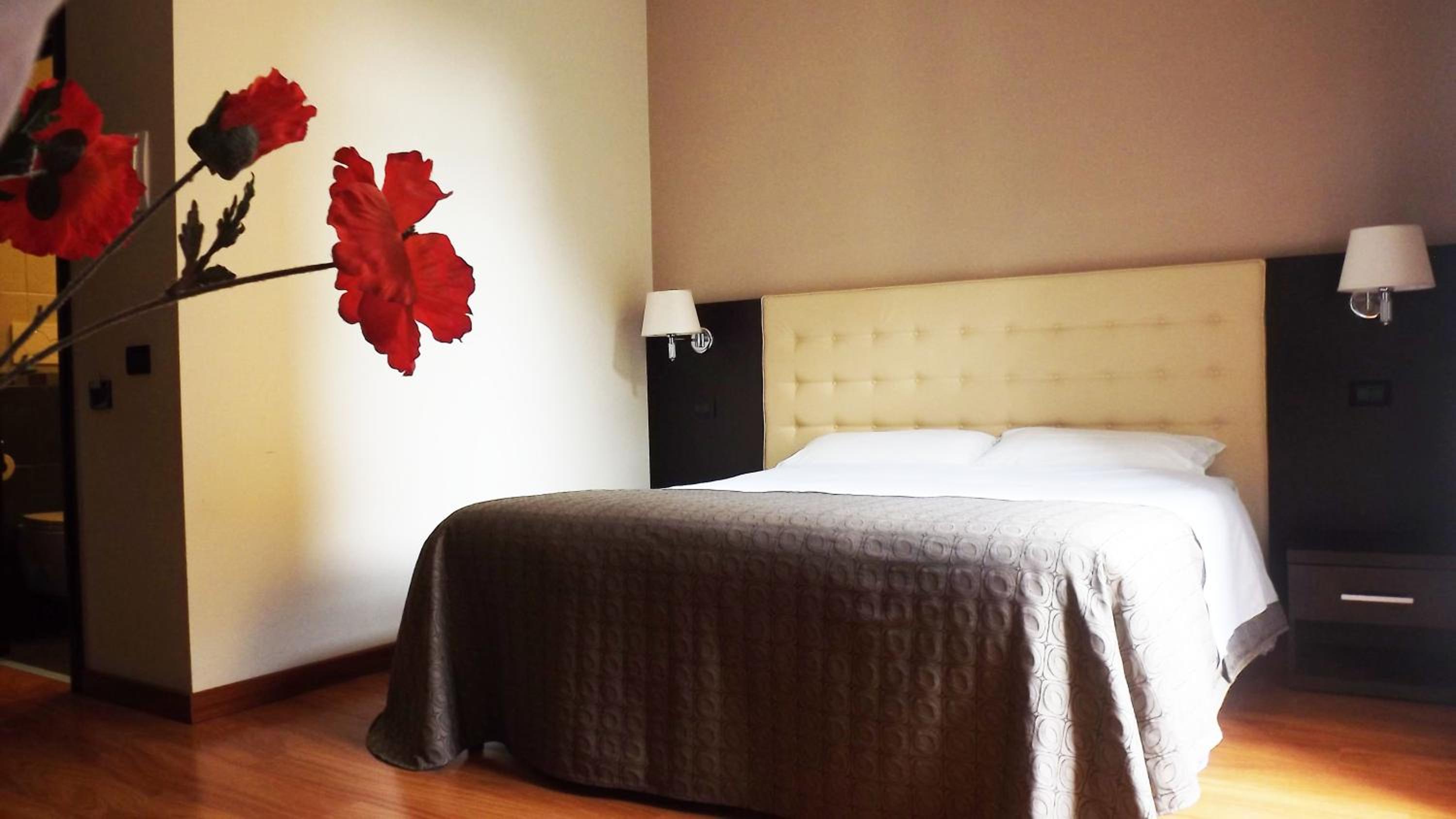 Triple Room thumbnail 6