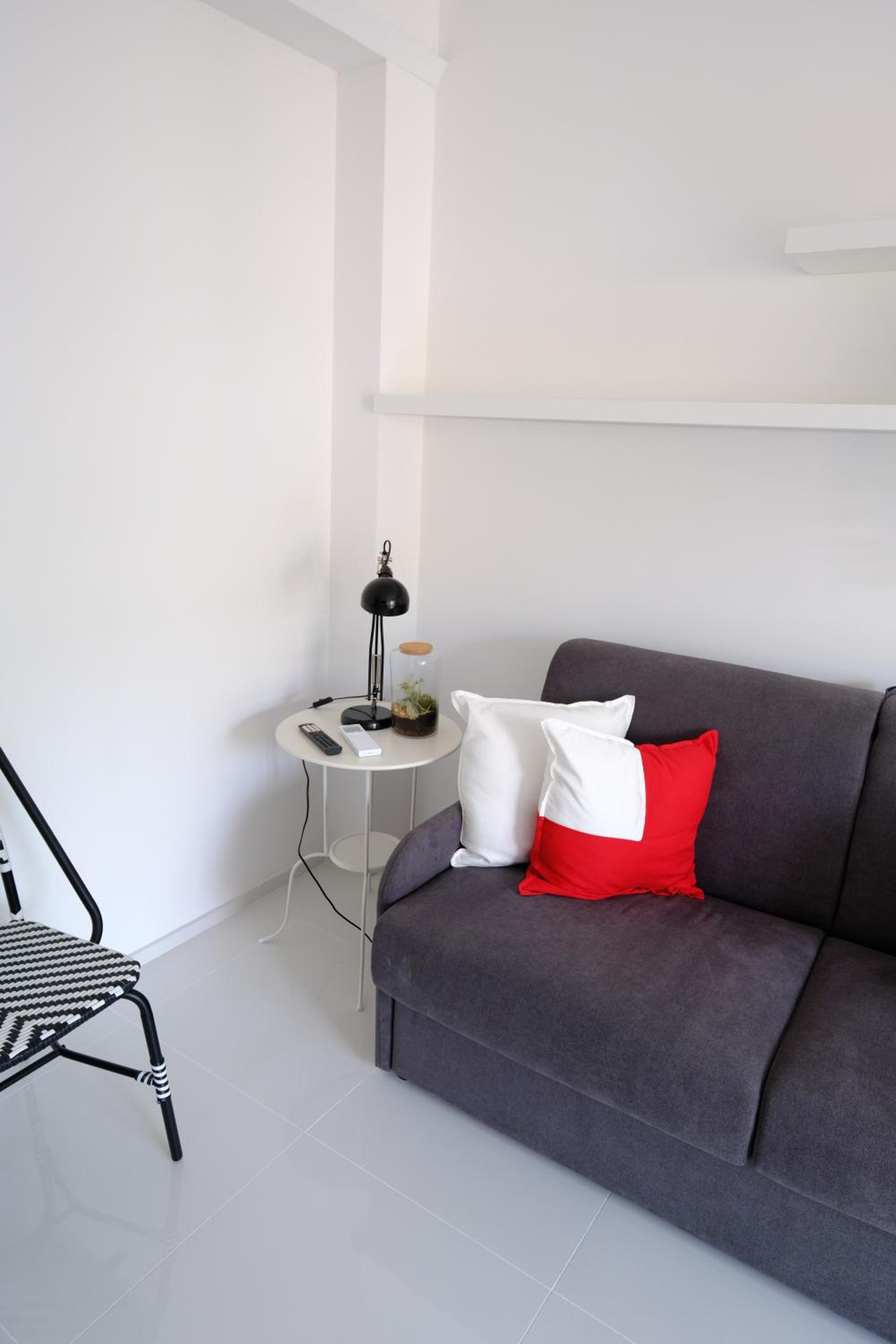 One-Bedroom Apartment photo 1