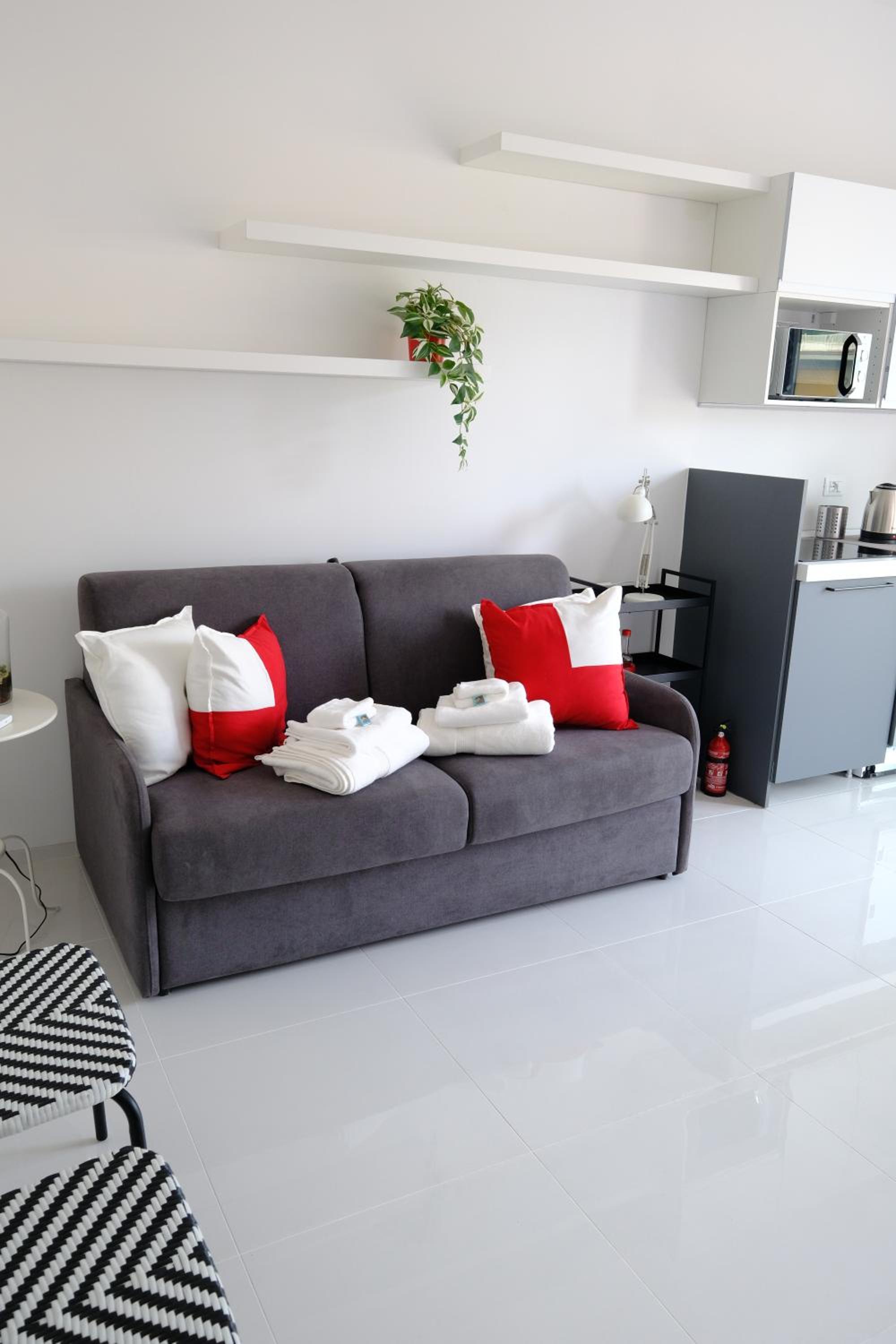 One-Bedroom Apartment photo 2