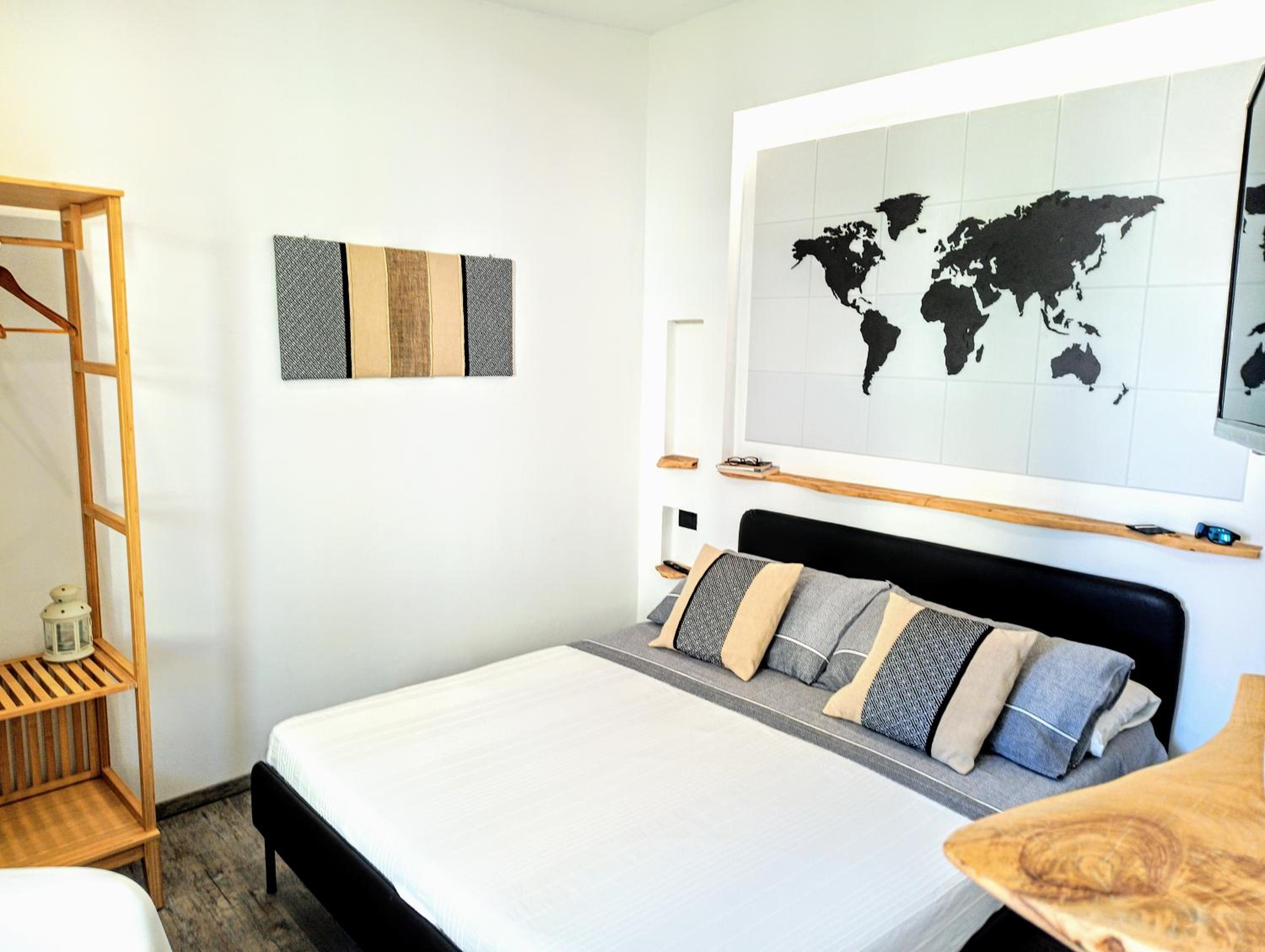 One-Bedroom Apartment photo 1