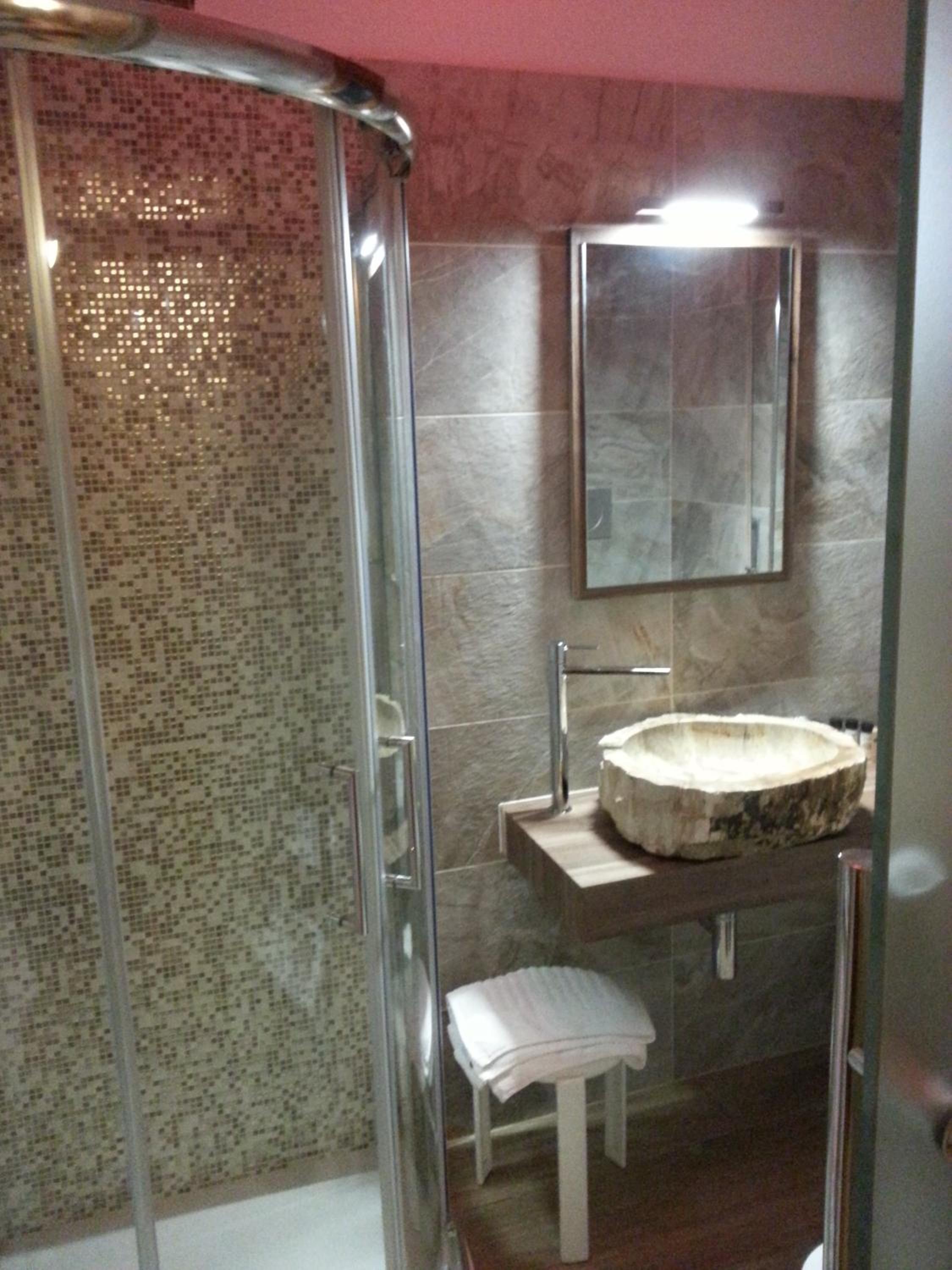 Double or Twin Room - Photo 10