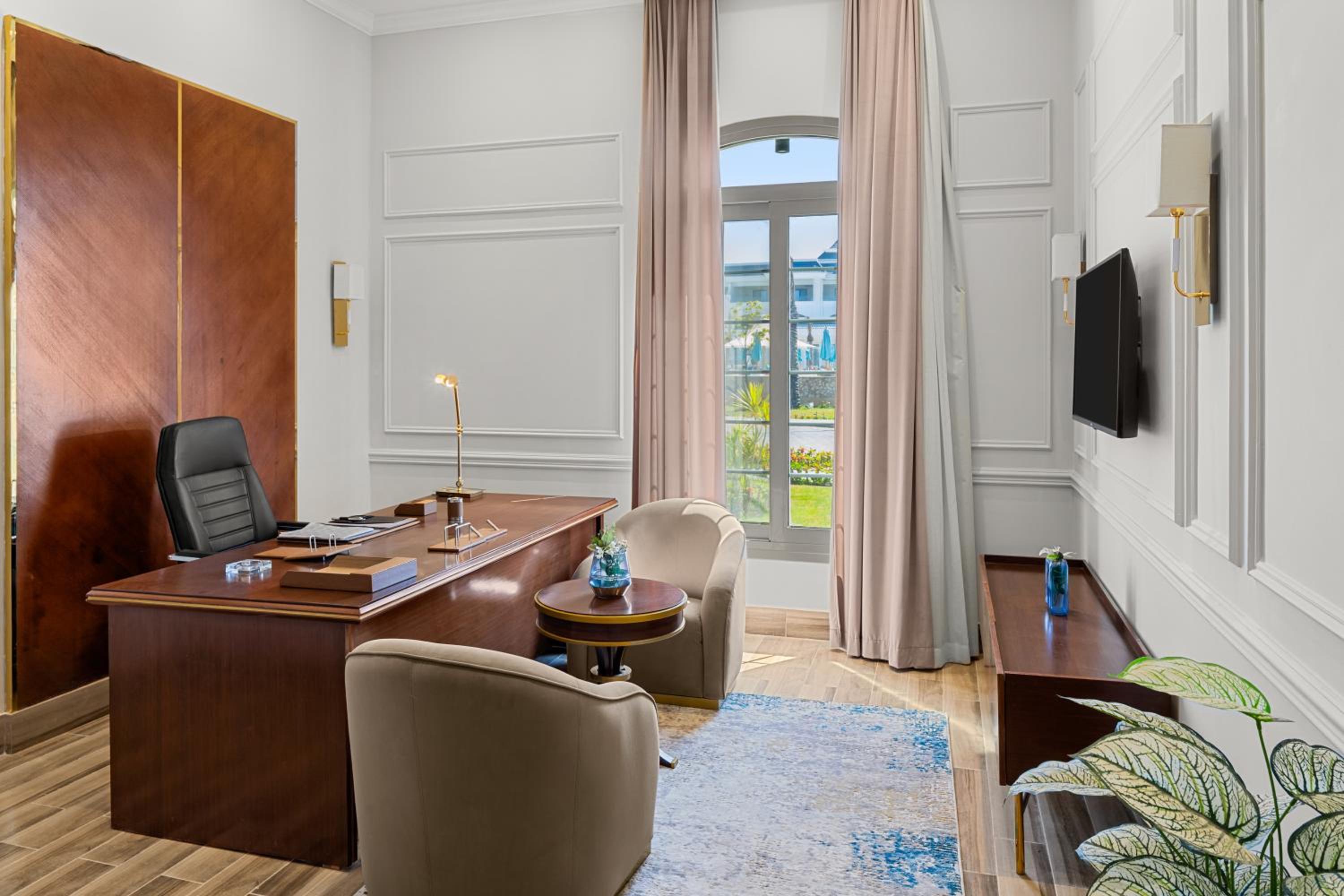 Royal Villa Five Bedroom With Sea View photo 2