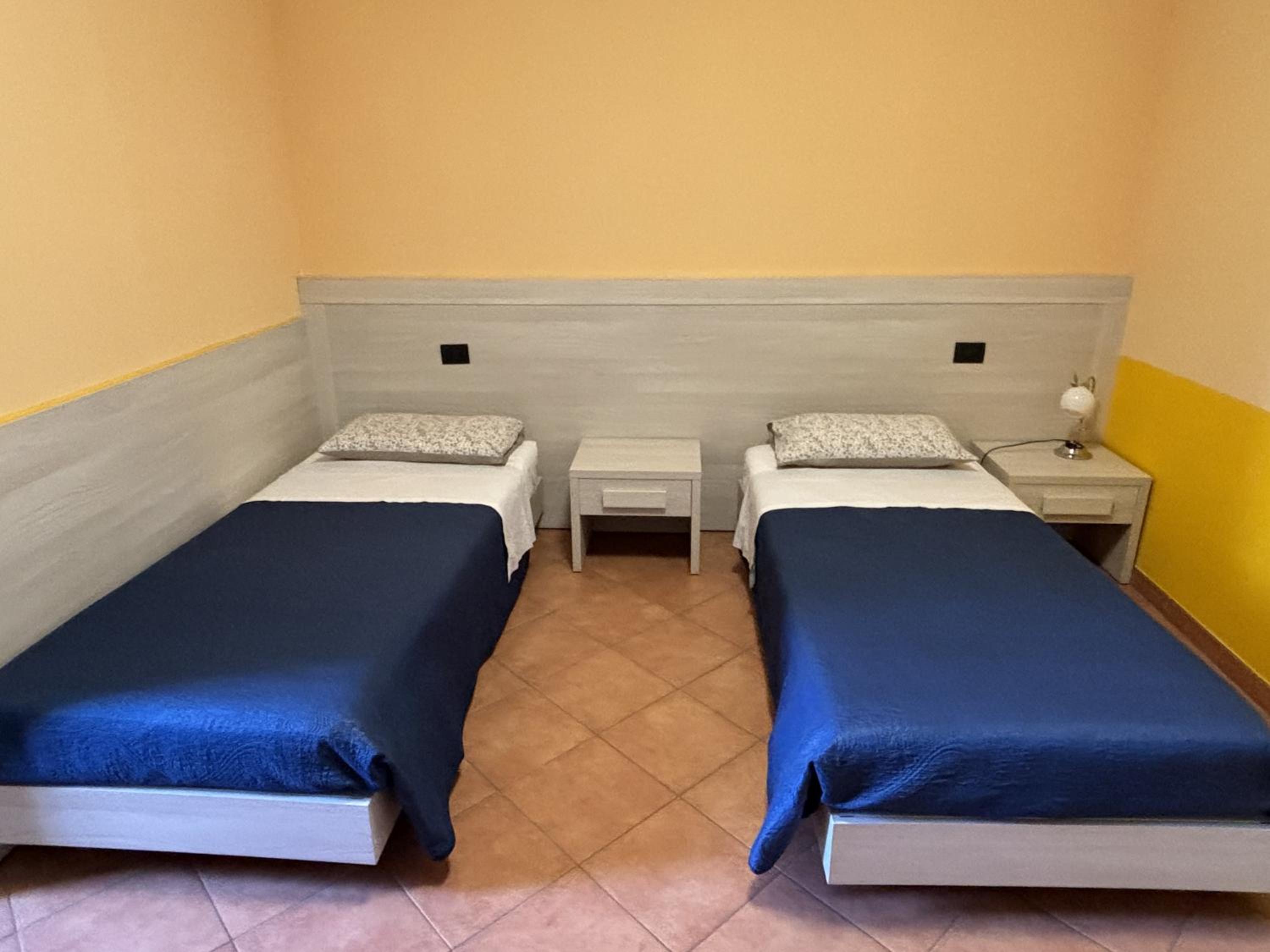 Double or Twin Room with Private Bathroom - Photo 6