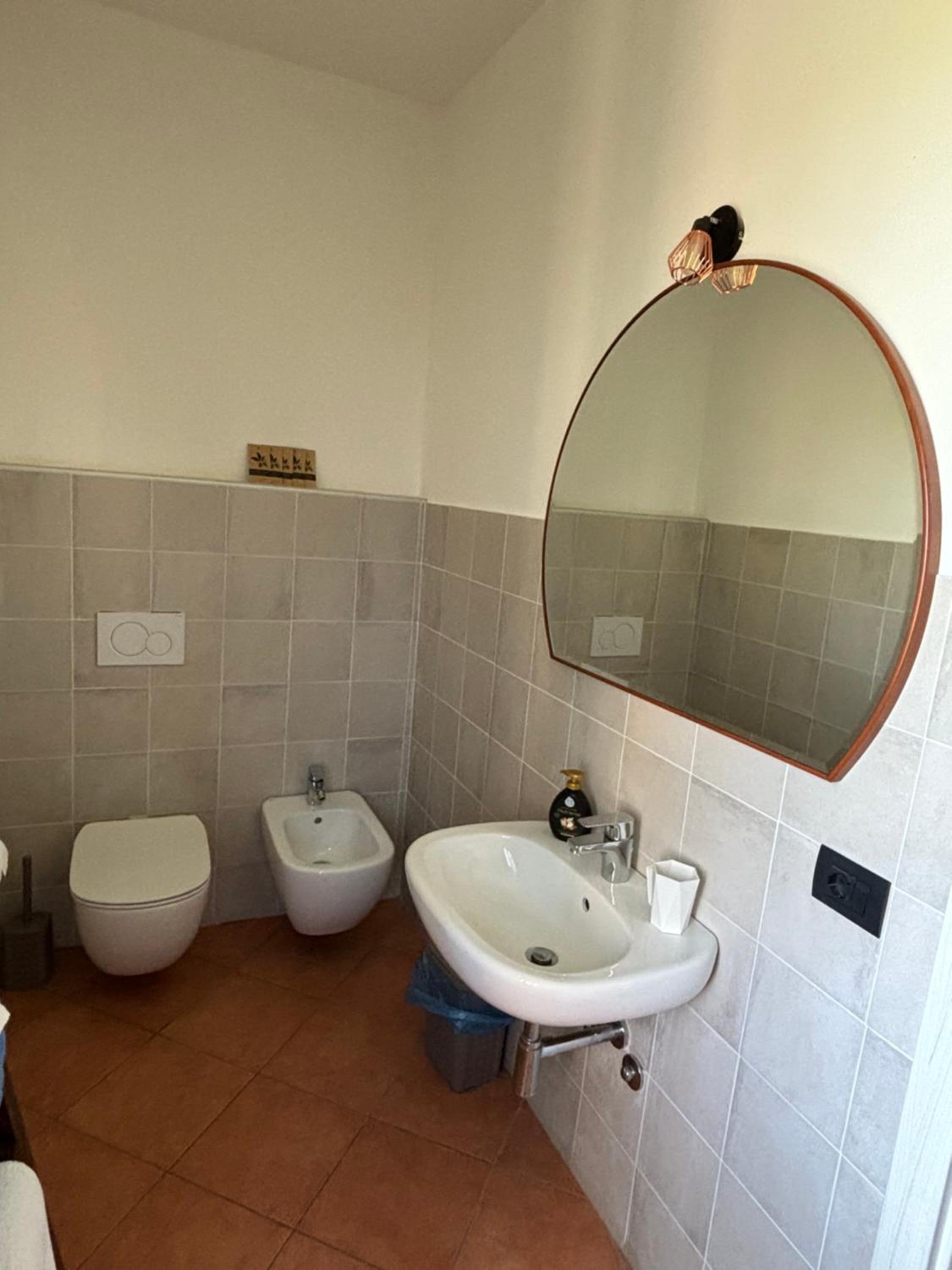 Double or Twin Room with Private Bathroom - Photo 2