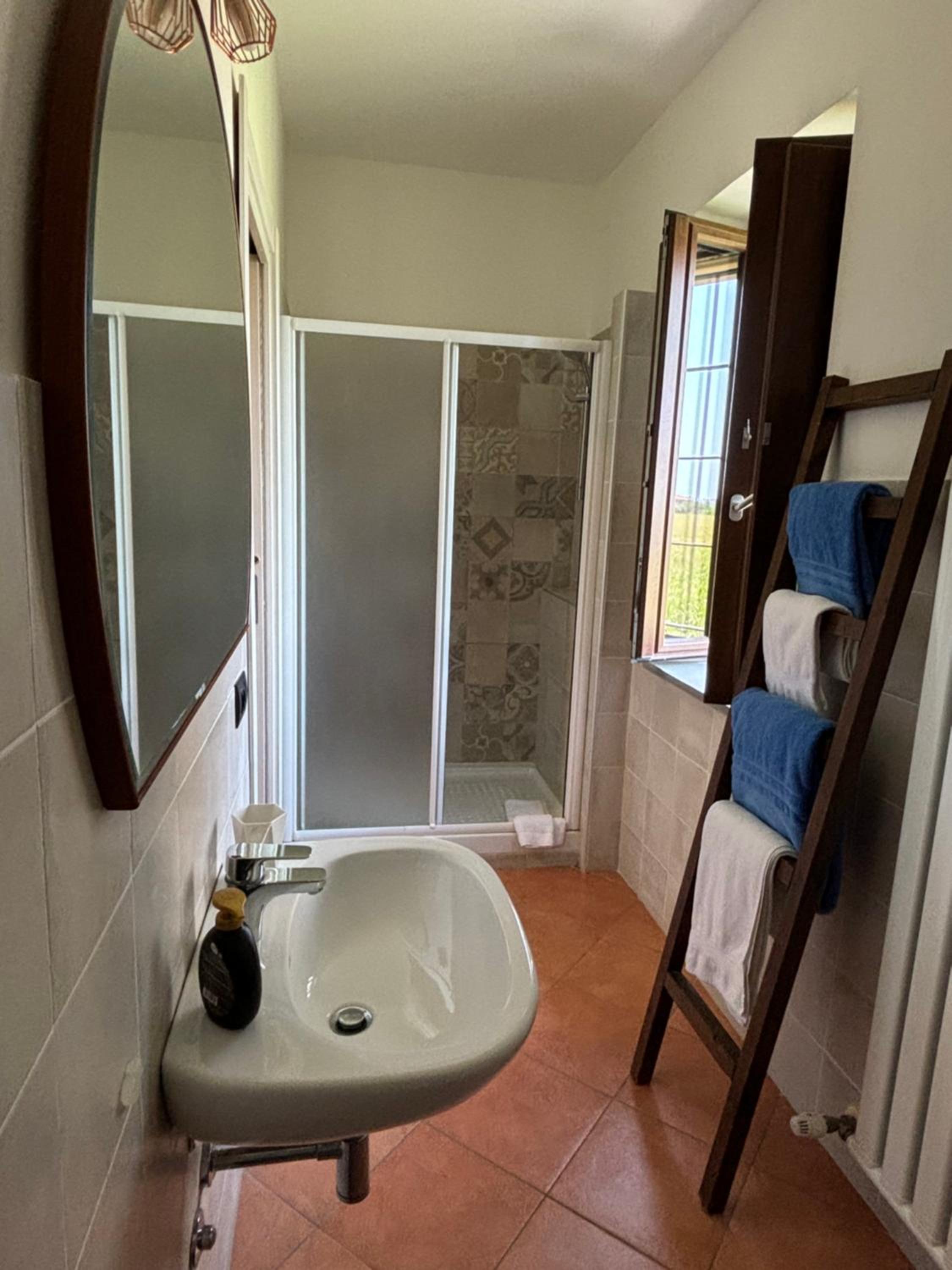 Double or Twin Room with Private Bathroom - Photo 5