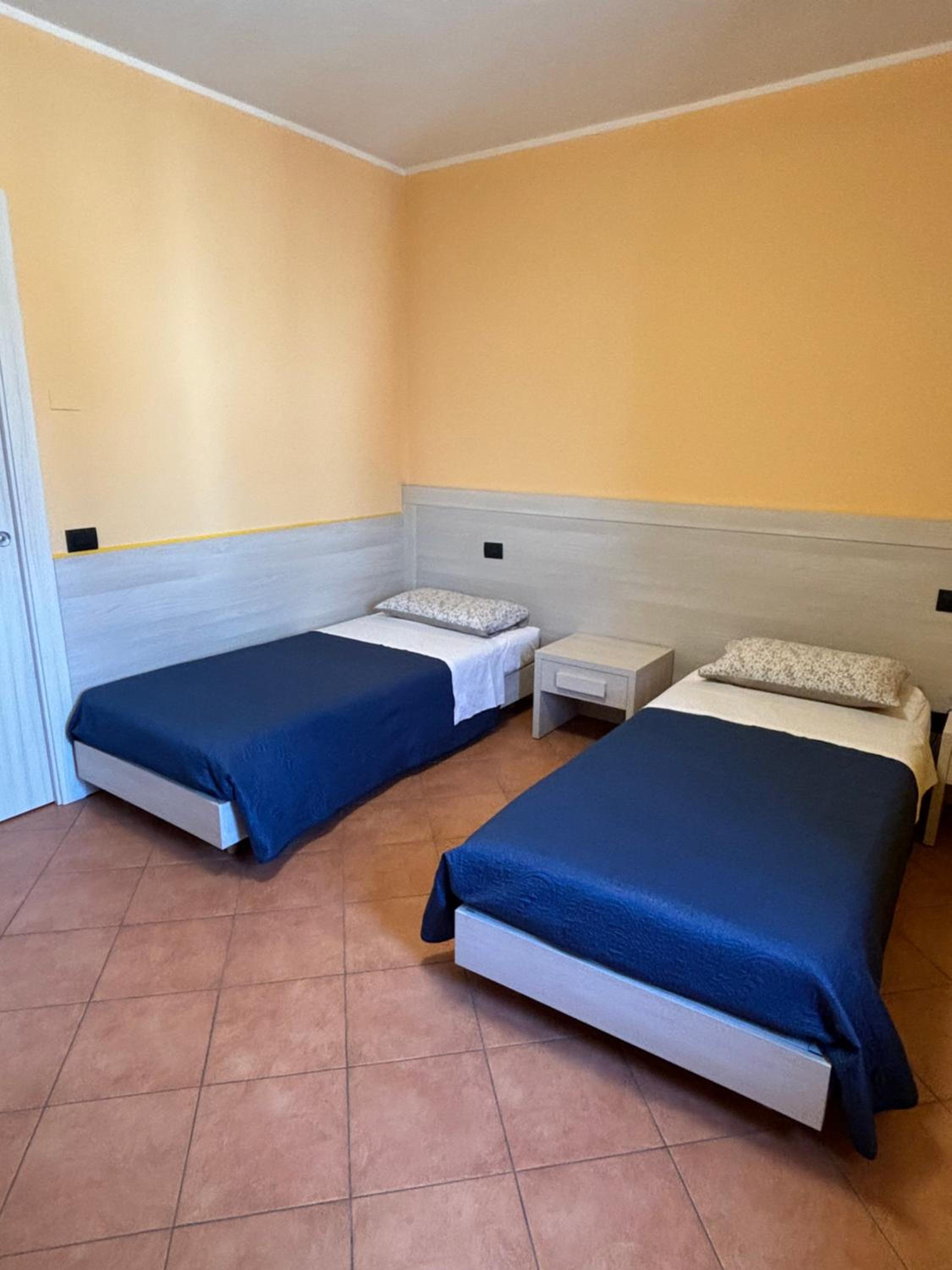 Double or Twin Room with Private Bathroom - Photo 1