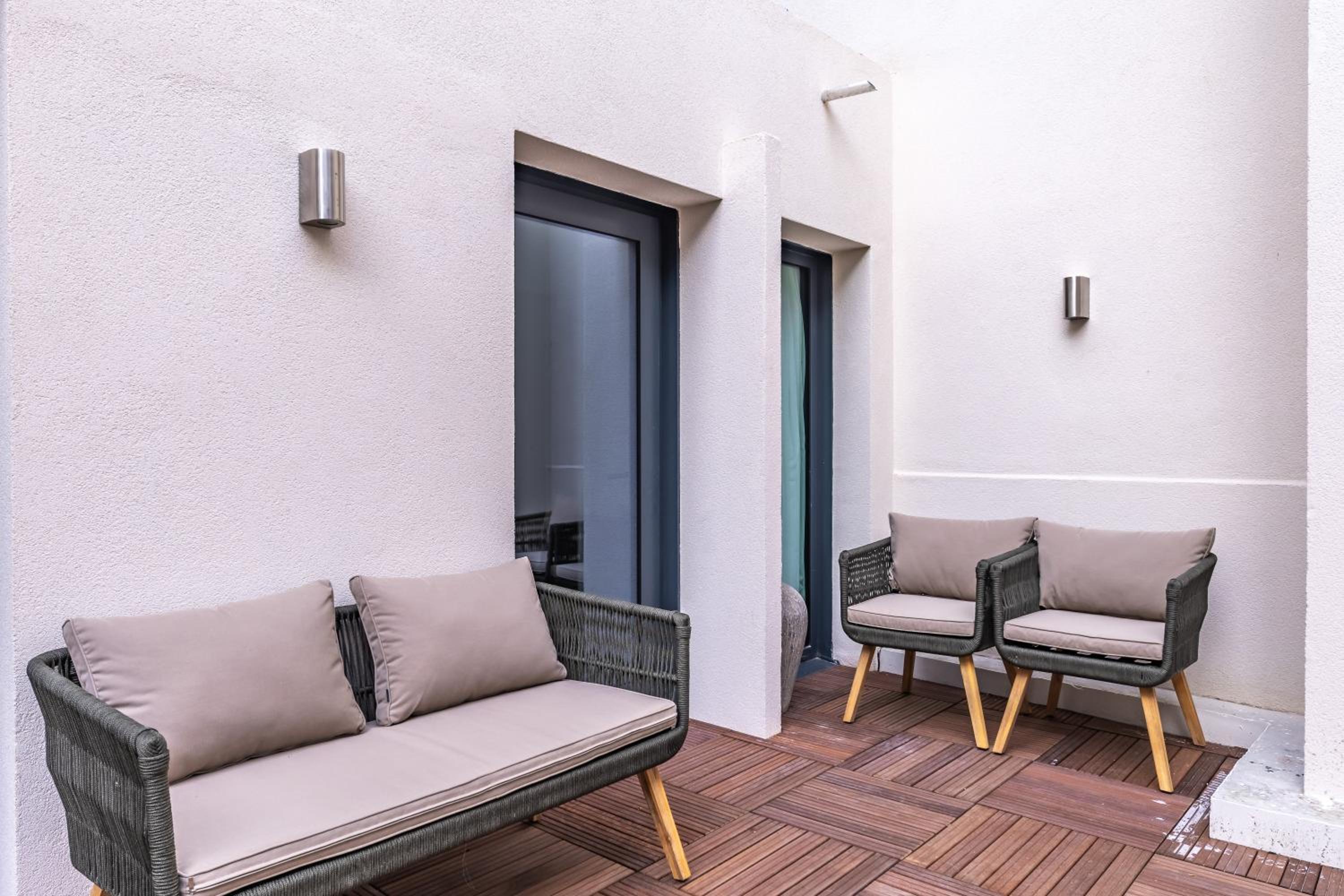 One-Bedroom Apartment with Terrace photo 1
