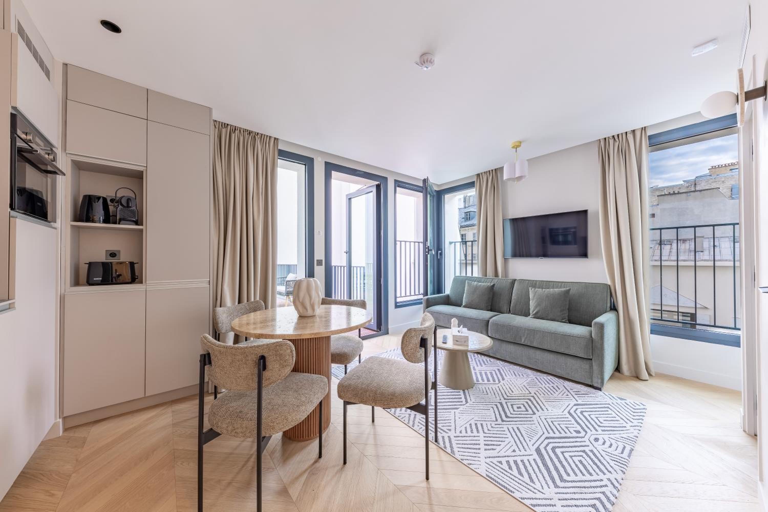One-Bedroom Apartment with Terrace photo 3