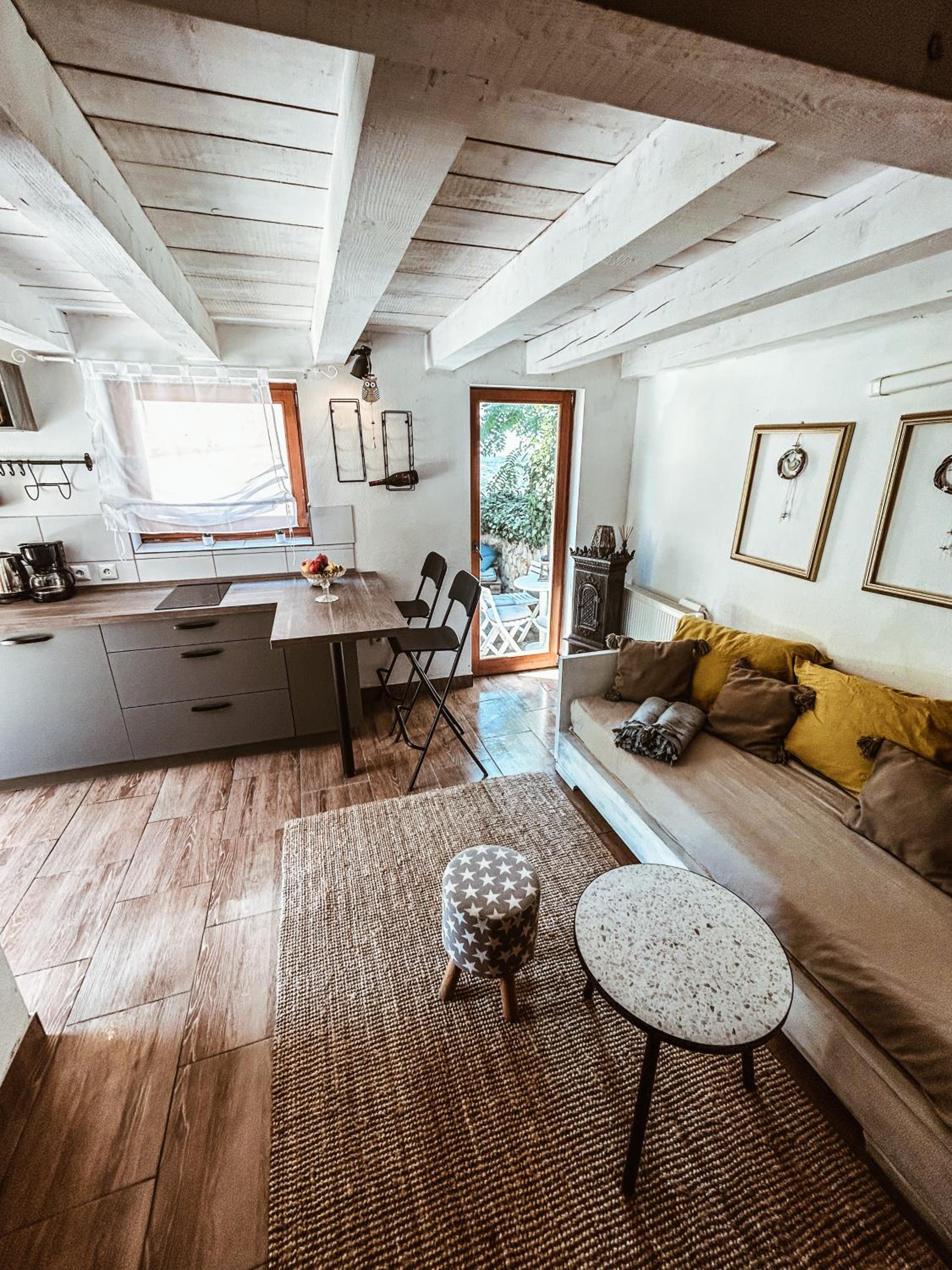 Deluxe Family Suite - Photo 9