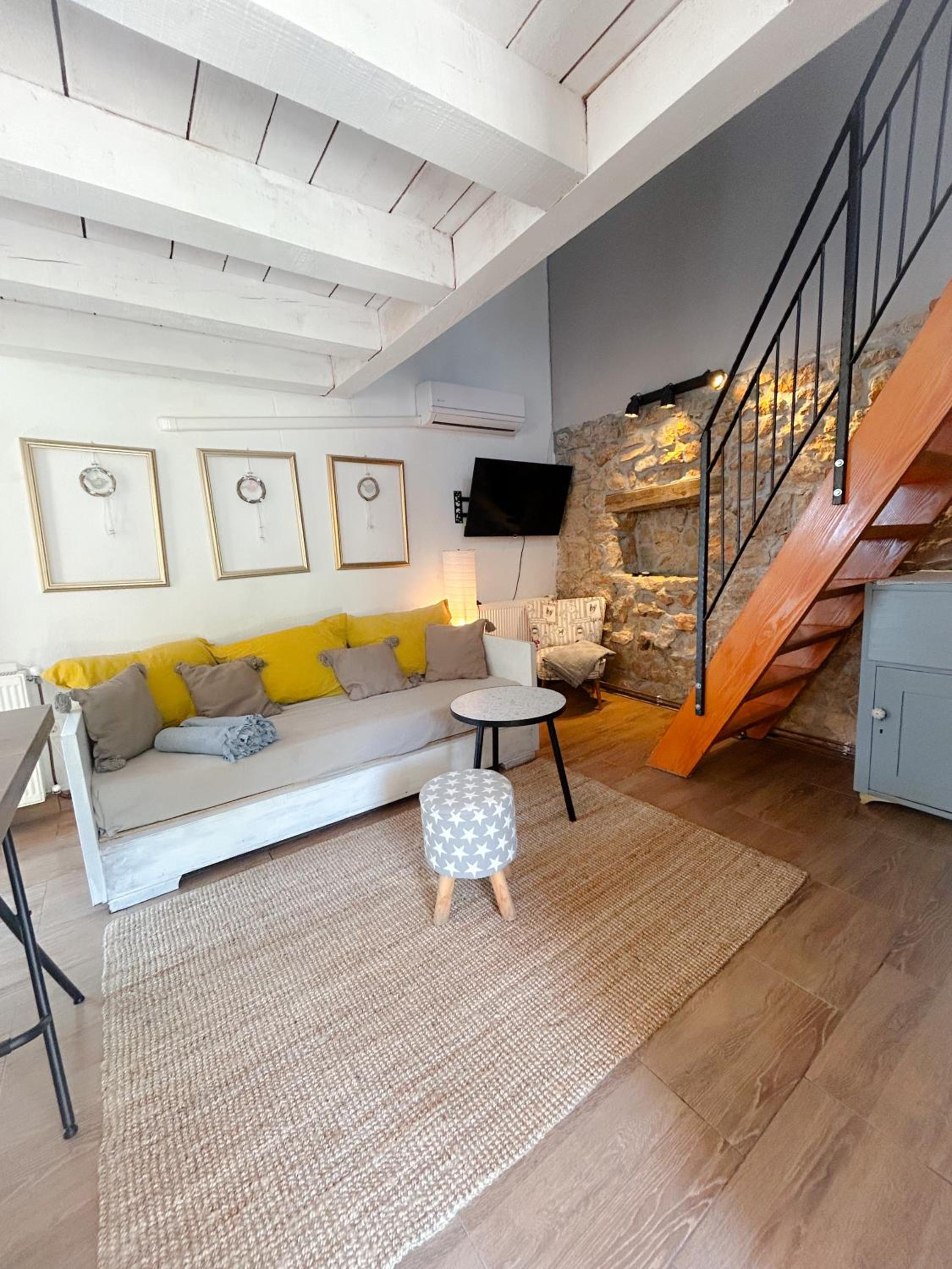 Deluxe Family Suite - Photo 3