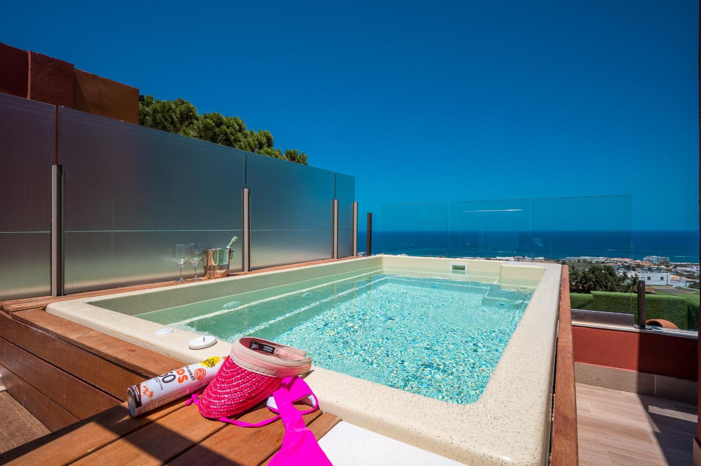 Luxury Two Bedroom Suite Sea View Outdoor Jacuzzi - Photo 6