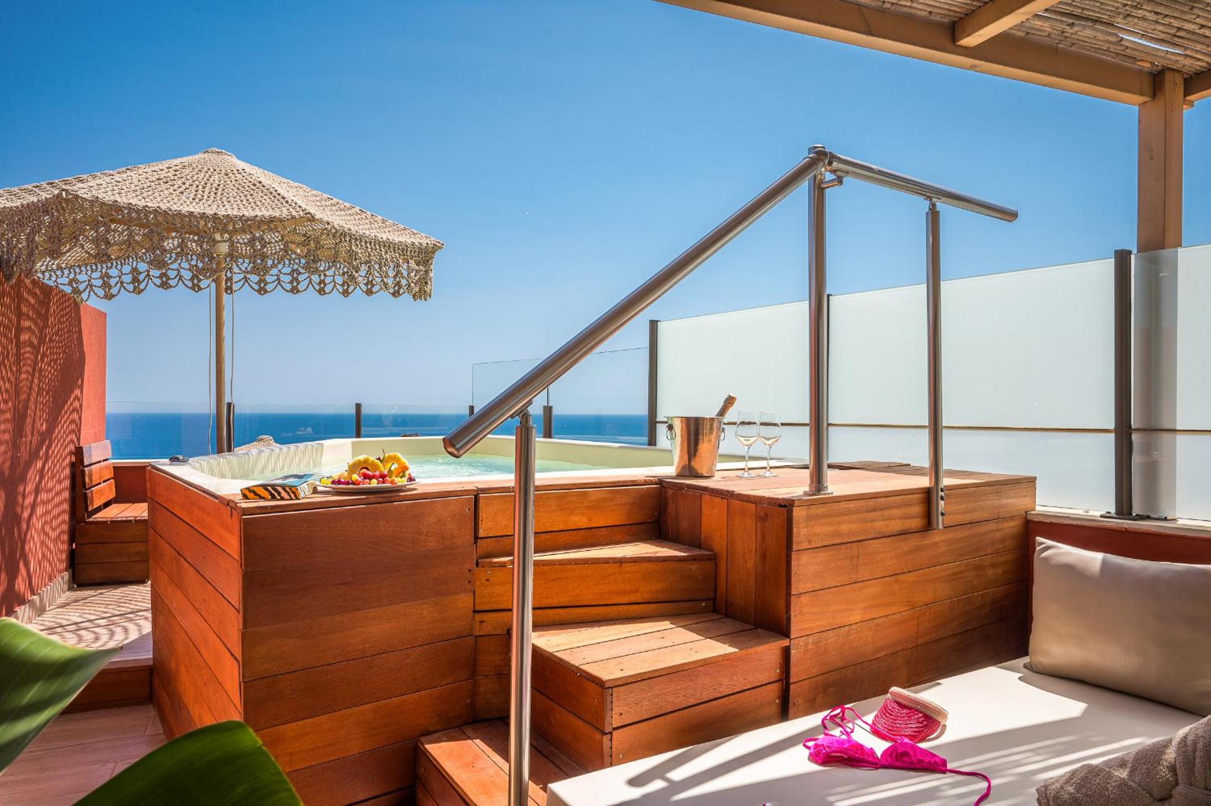 Elite Suite Sea View Outdoor Jacuzzi - Photo 10