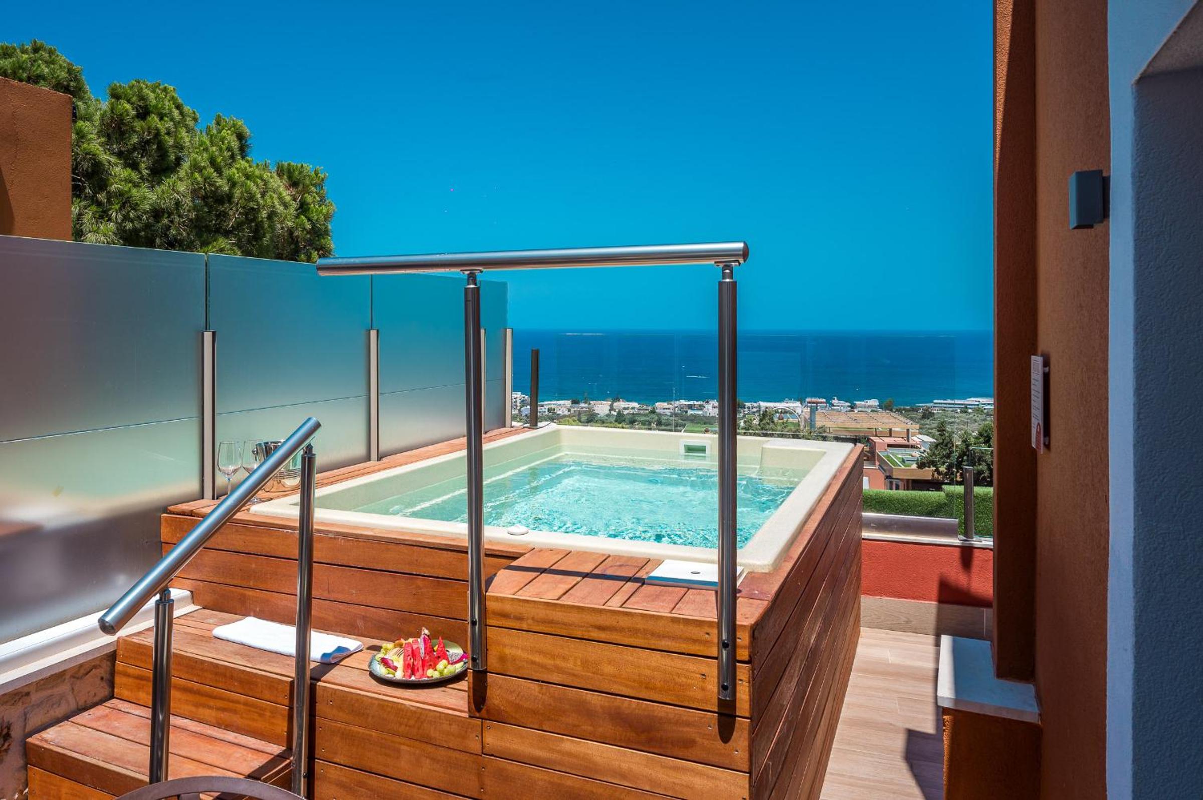 Luxury Two Bedroom Suite Sea View Outdoor Jacuzzi - Photo 5