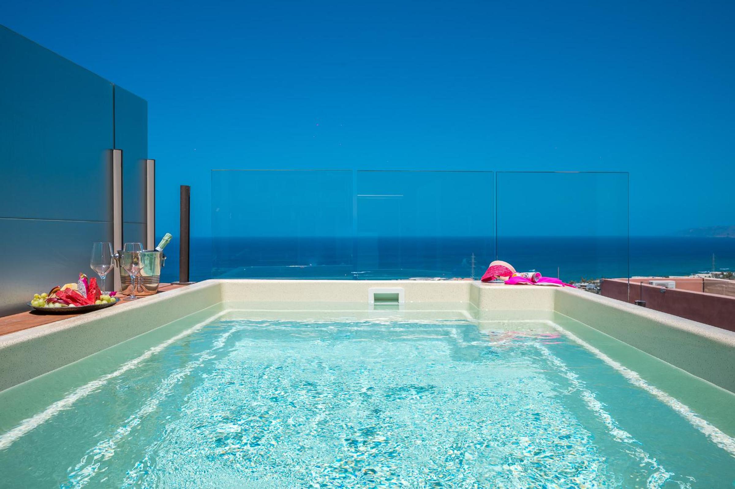 Luxury Two Bedroom Suite Sea View Outdoor Jacuzzi - Photo 2