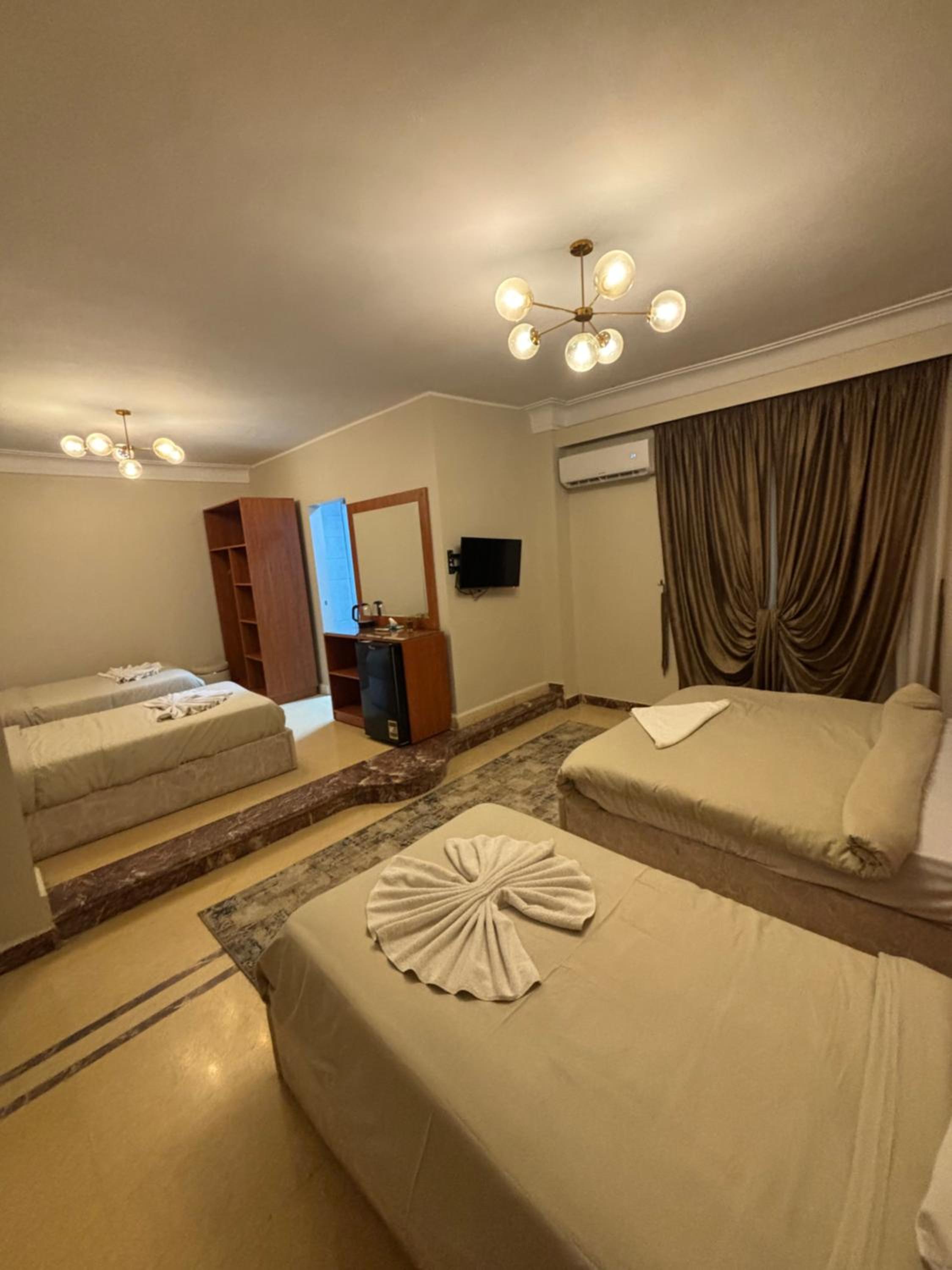 Deluxe Family Room photo 3