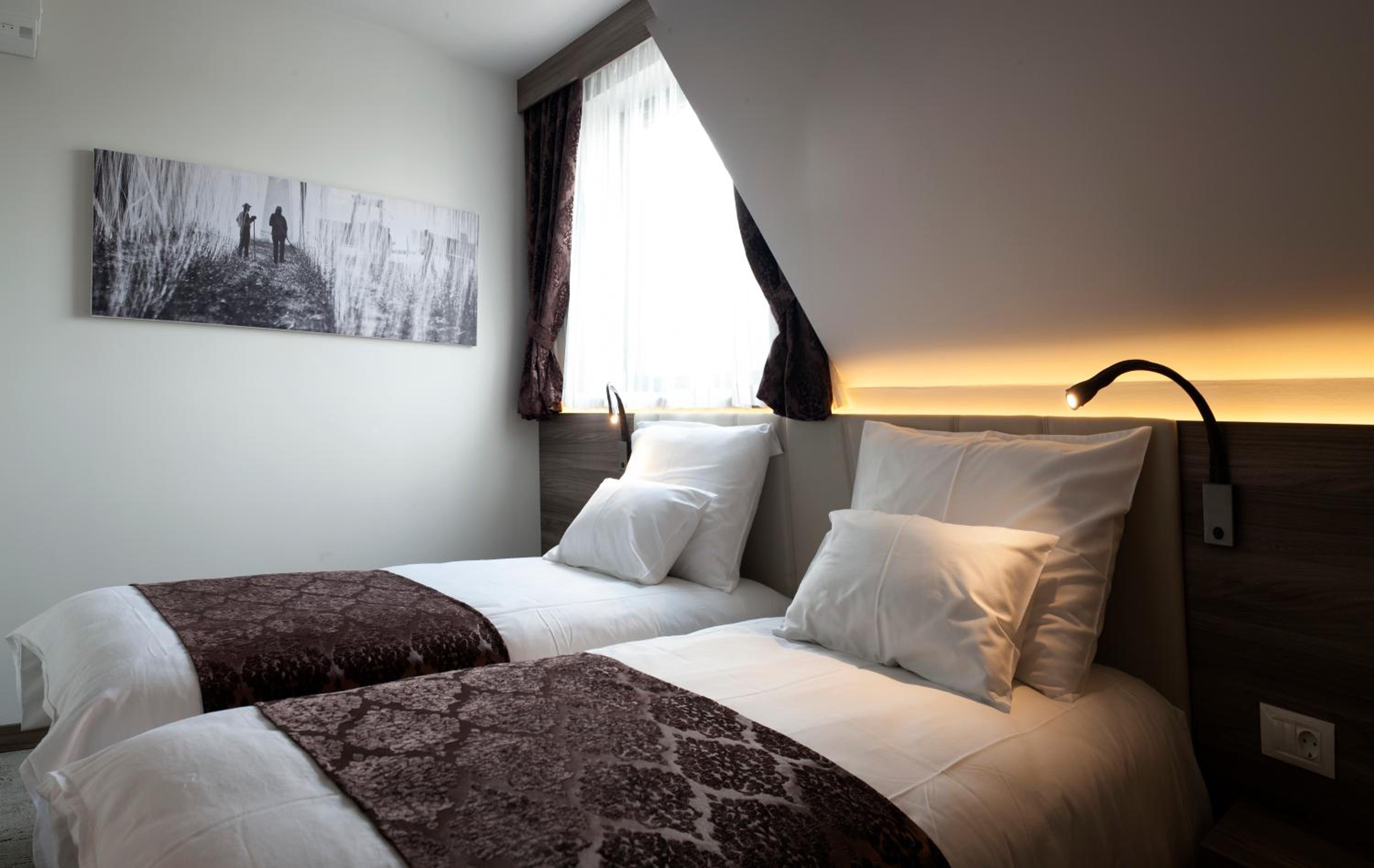 Standard Twin Room - Photo 2