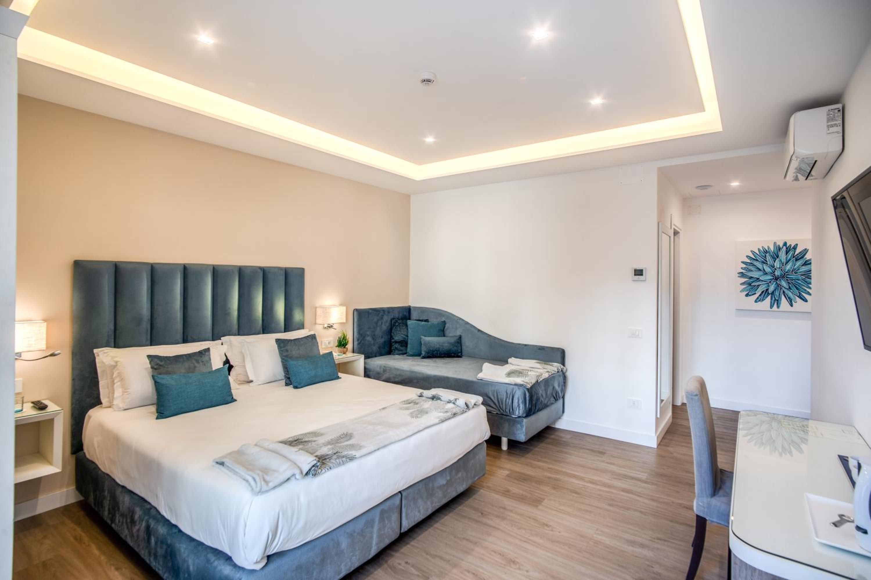 Junior Suite with Garden View