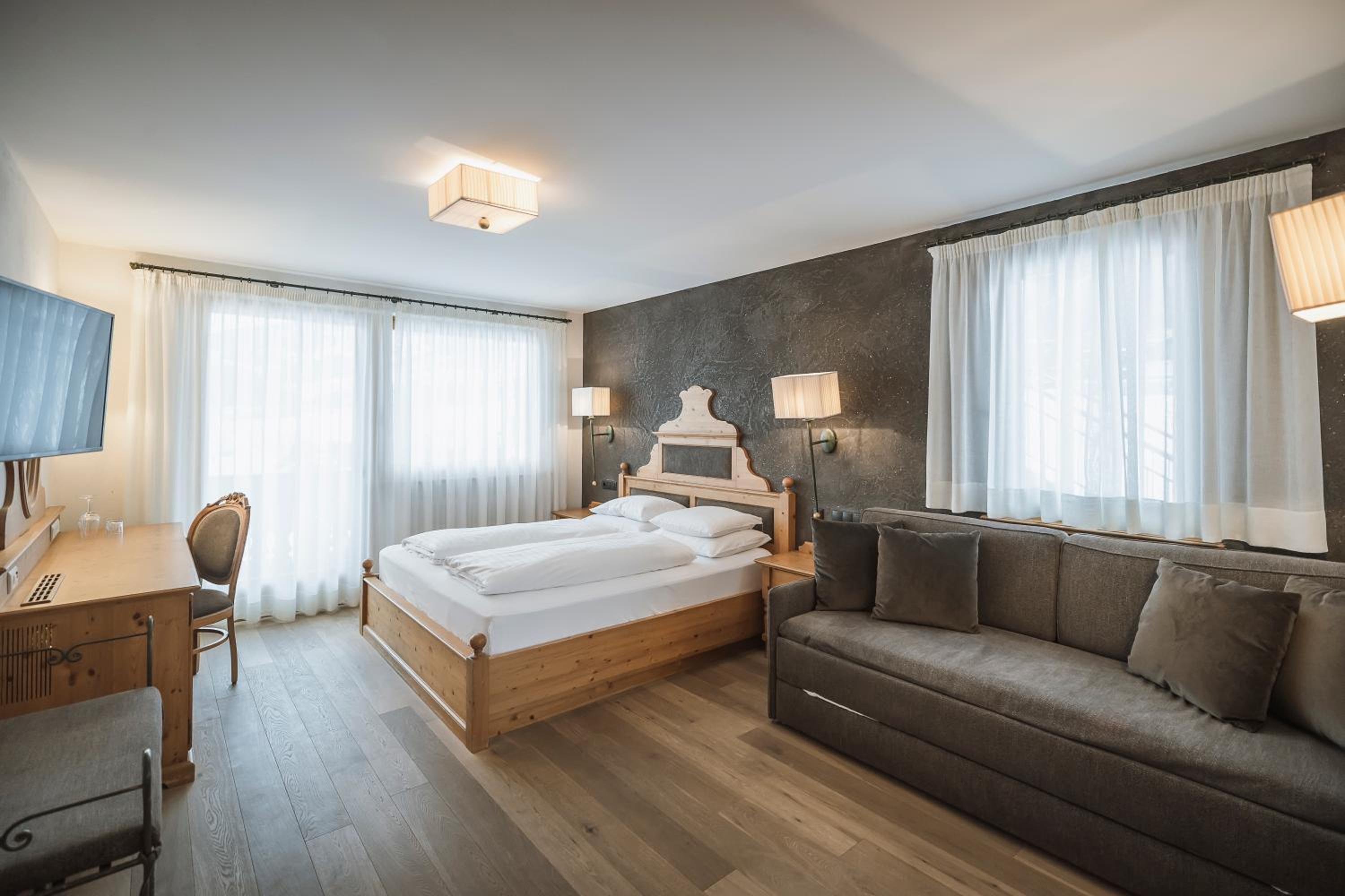 Double Room with Balcony - Photo 4