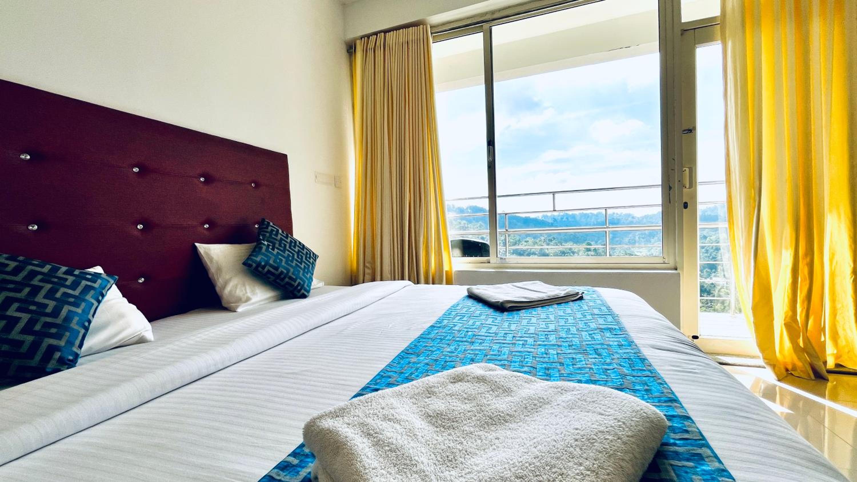 Suite With Mountain View