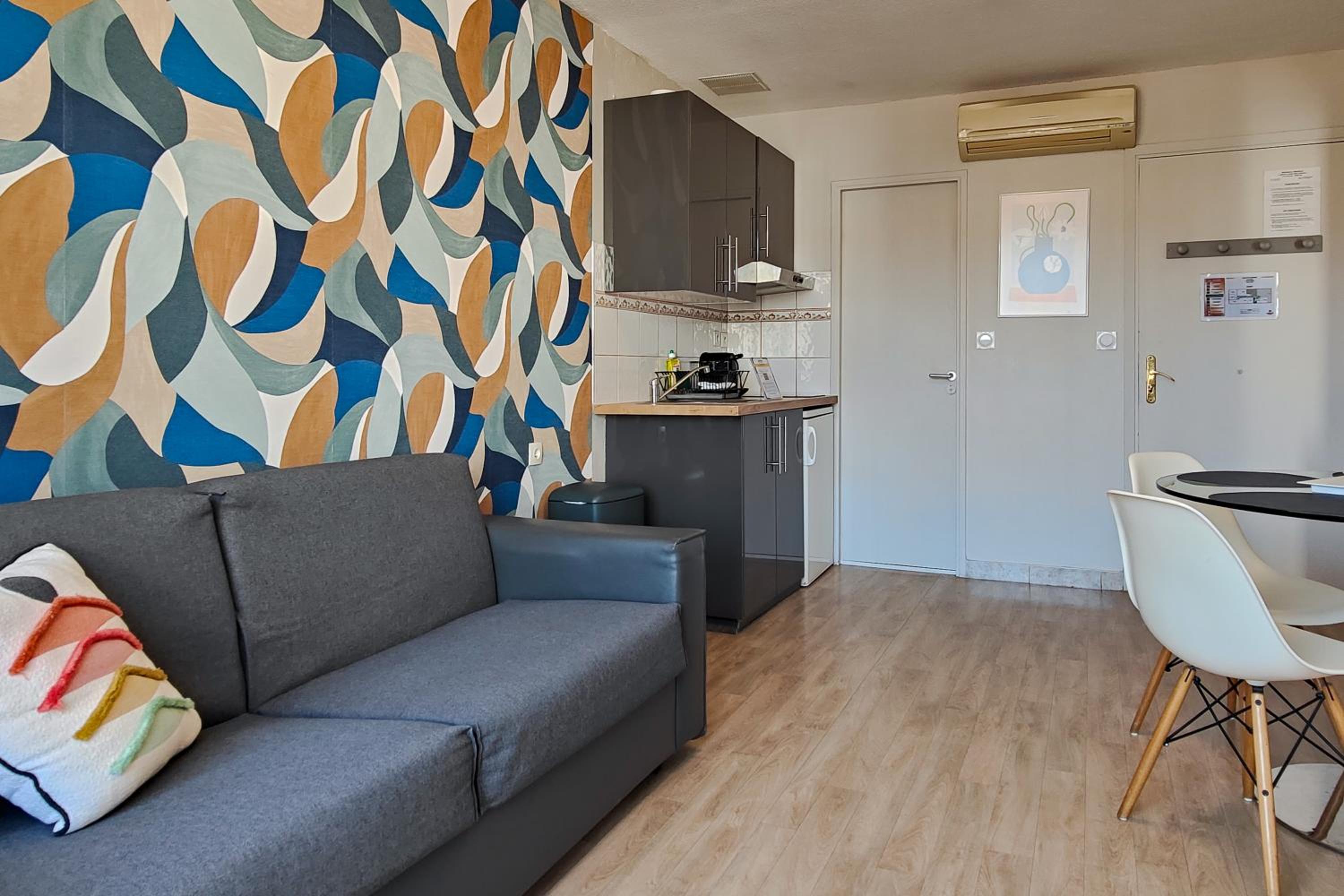 One-Bedroom Apartment - Photo 6
