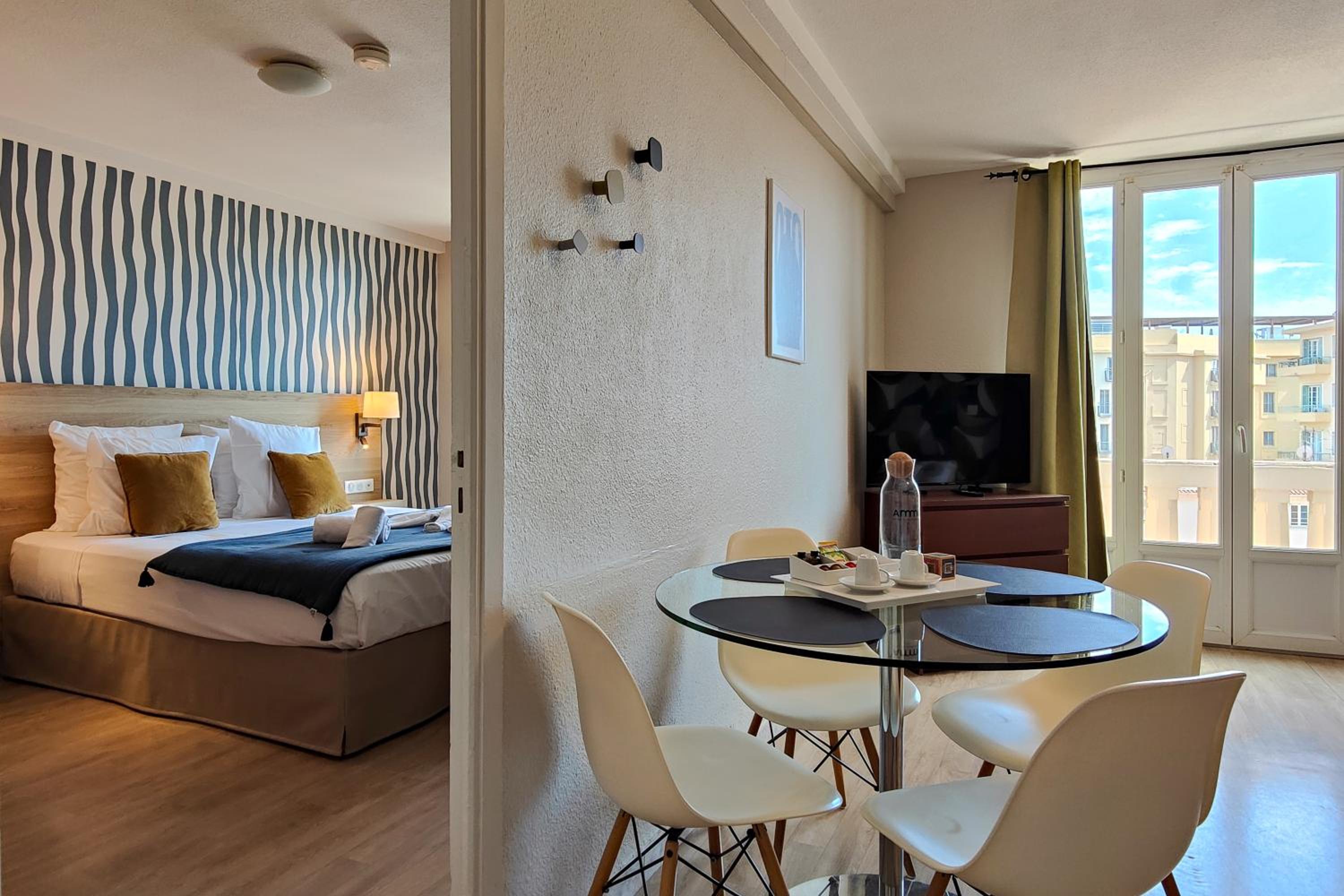 One-Bedroom Apartment - Photo 11