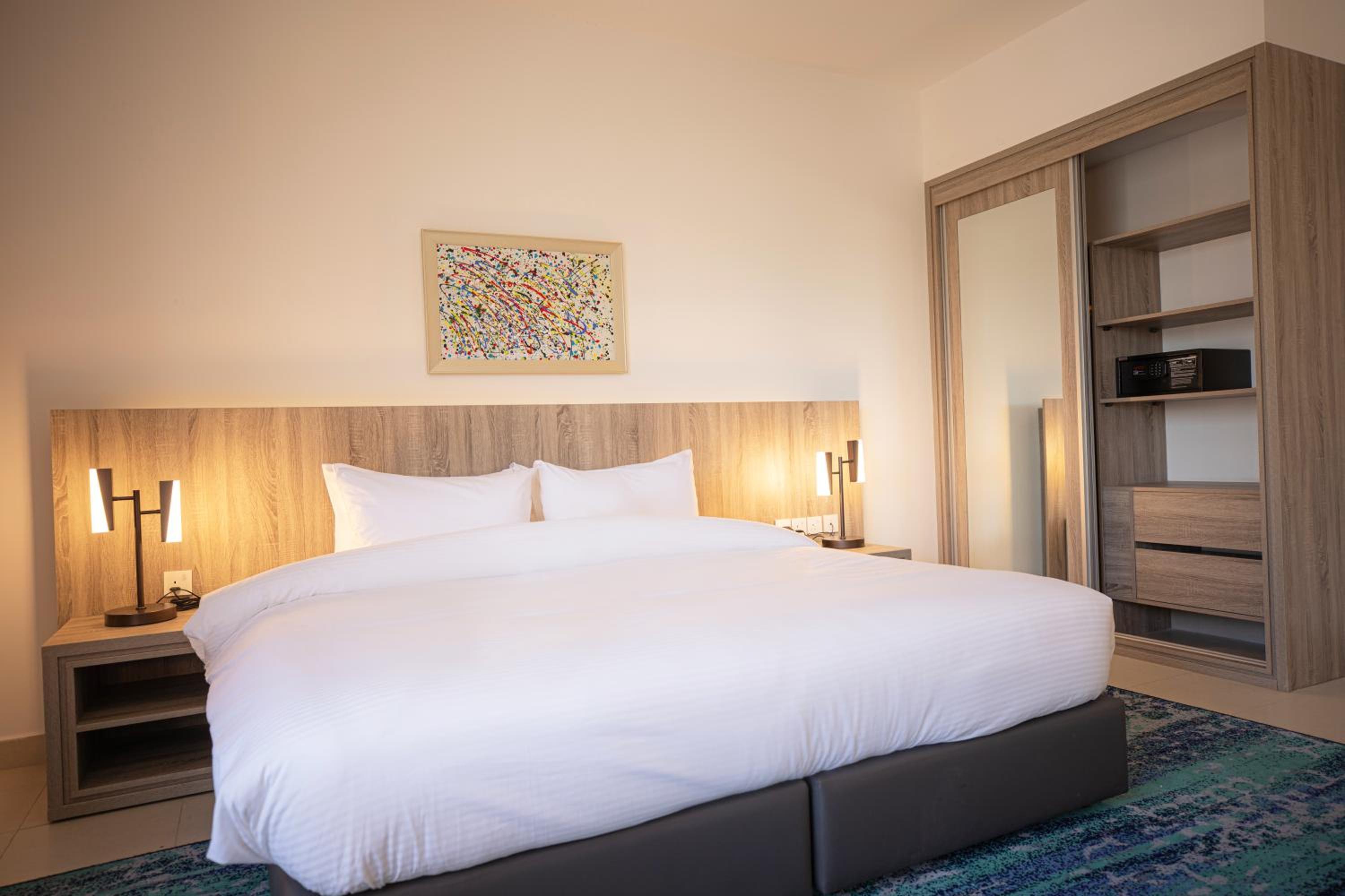 Deluxe King Room - Photo 4
