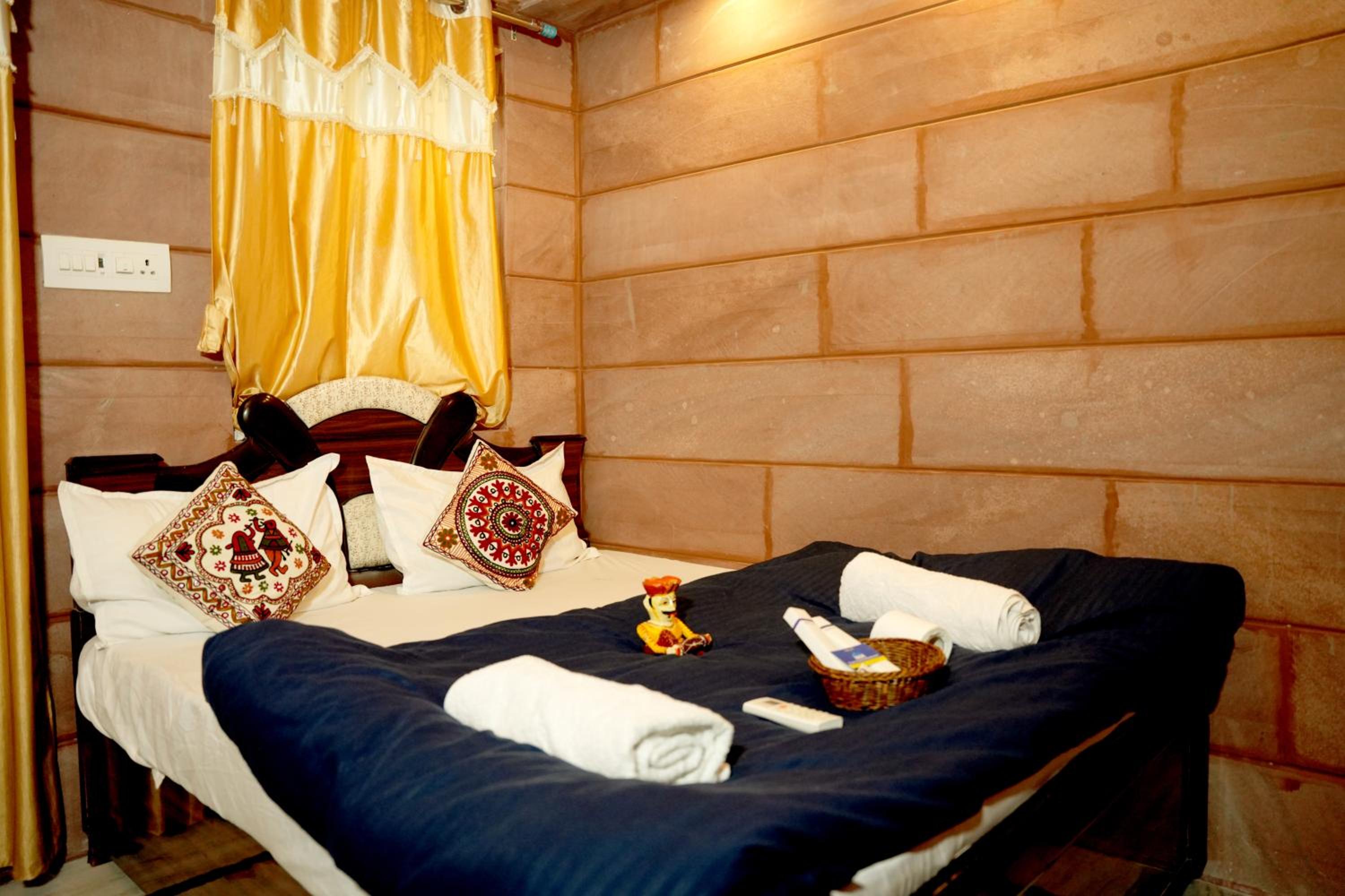 Double Room with Balcony - Photo 1