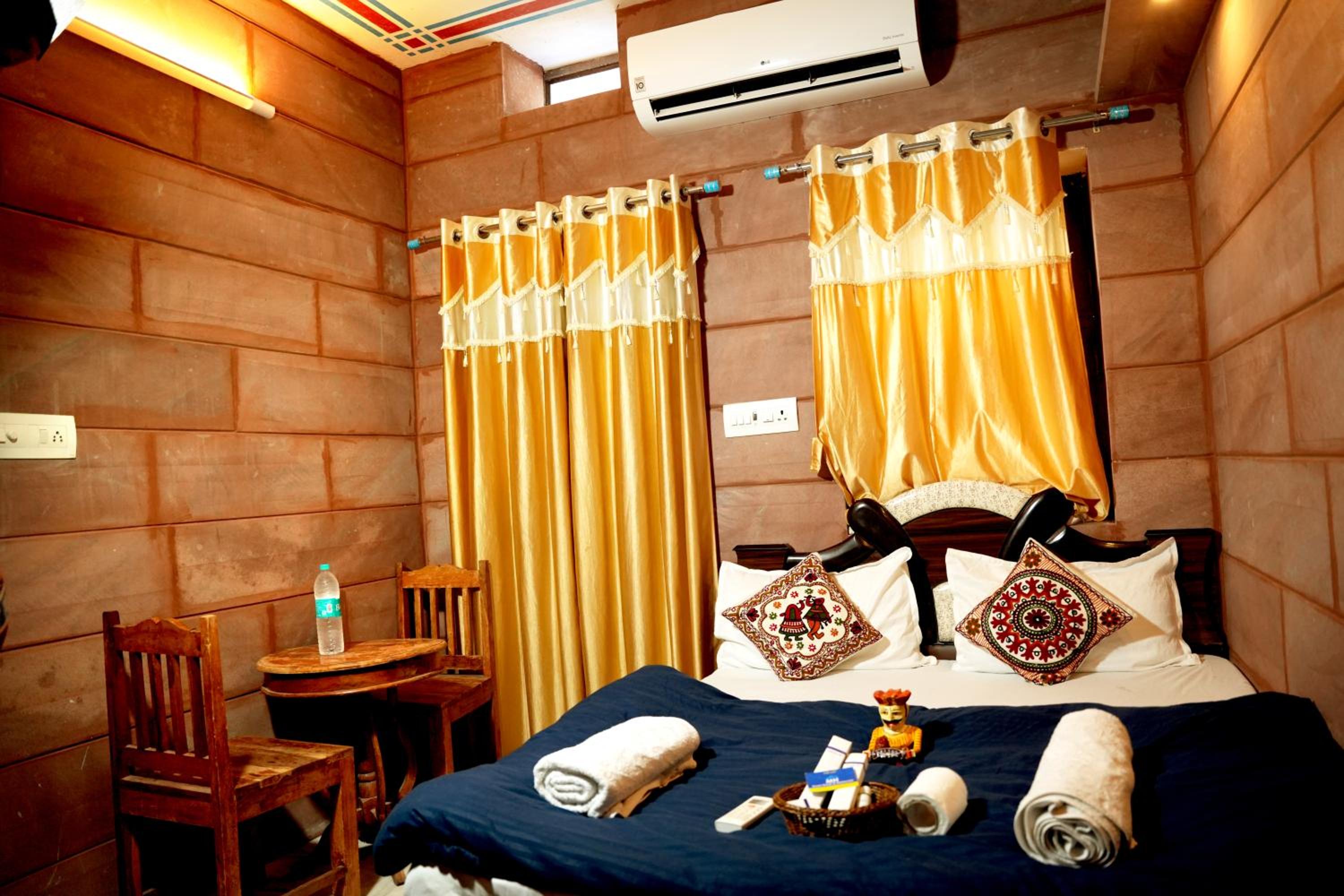 Double Room with Balcony - Photo 6