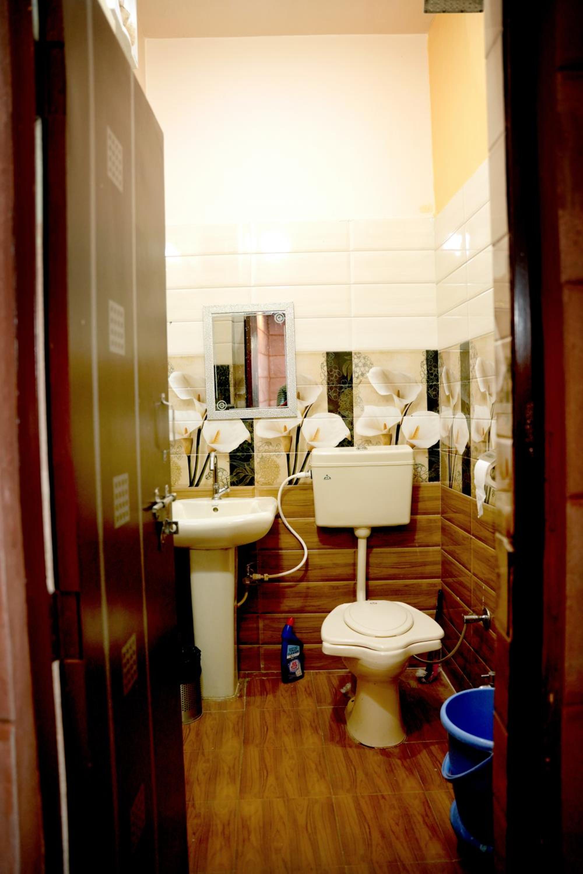 Double Room with Balcony - Photo 3