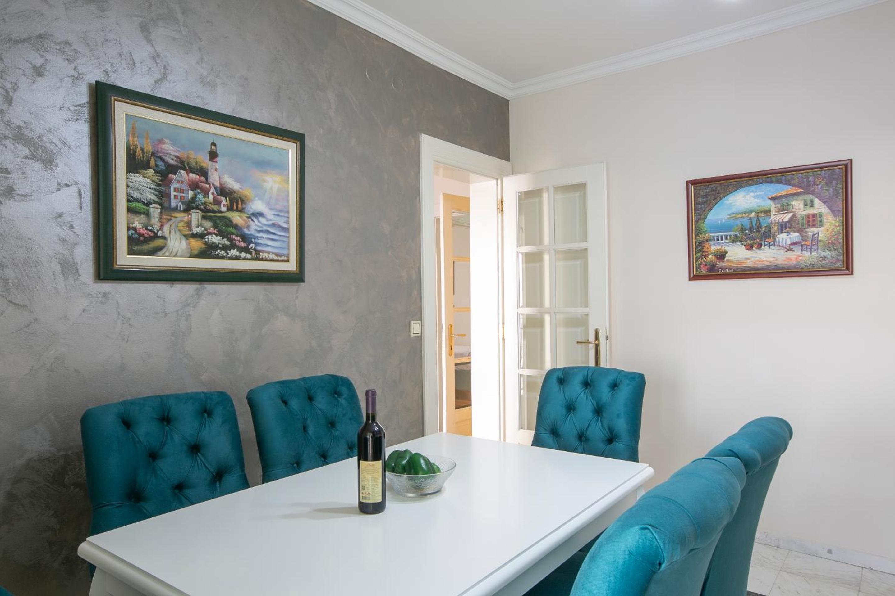 Three-Bedroom Premium Apartment with Balcony photo 3