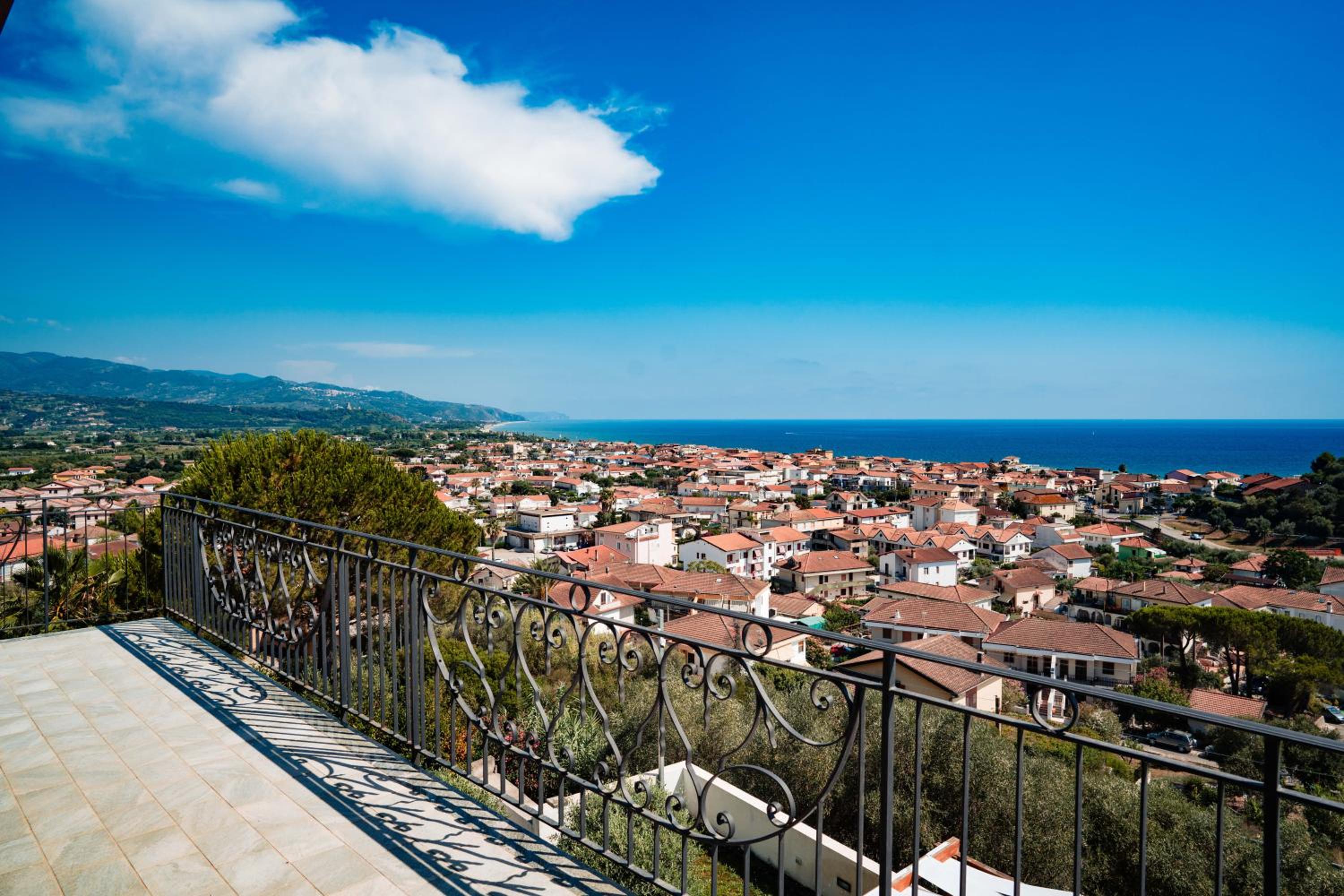 Deluxe Double Room With Balcony And Sea View photo 2
