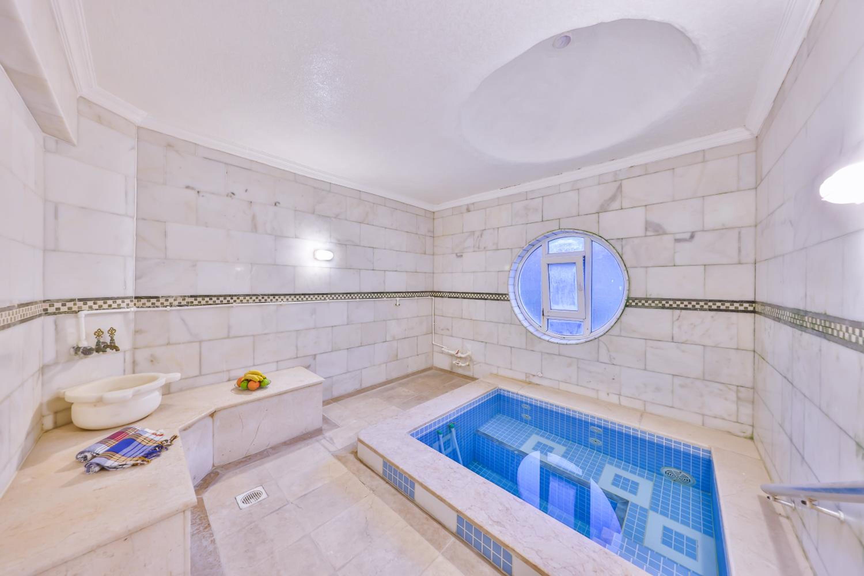 Suite Apart with Spa Bath and Thermal Pool - Photo 2