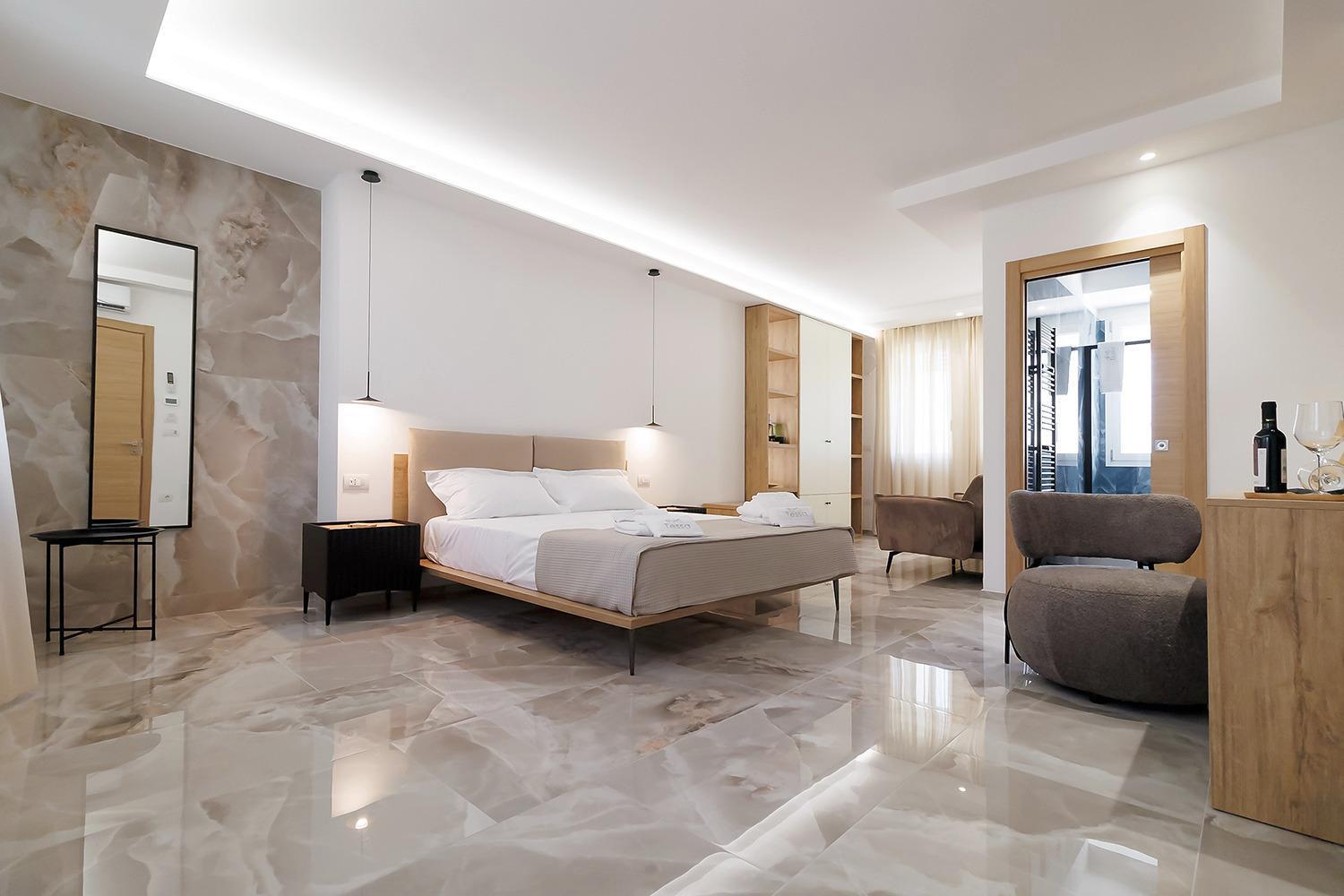 Large Double Room photo 2