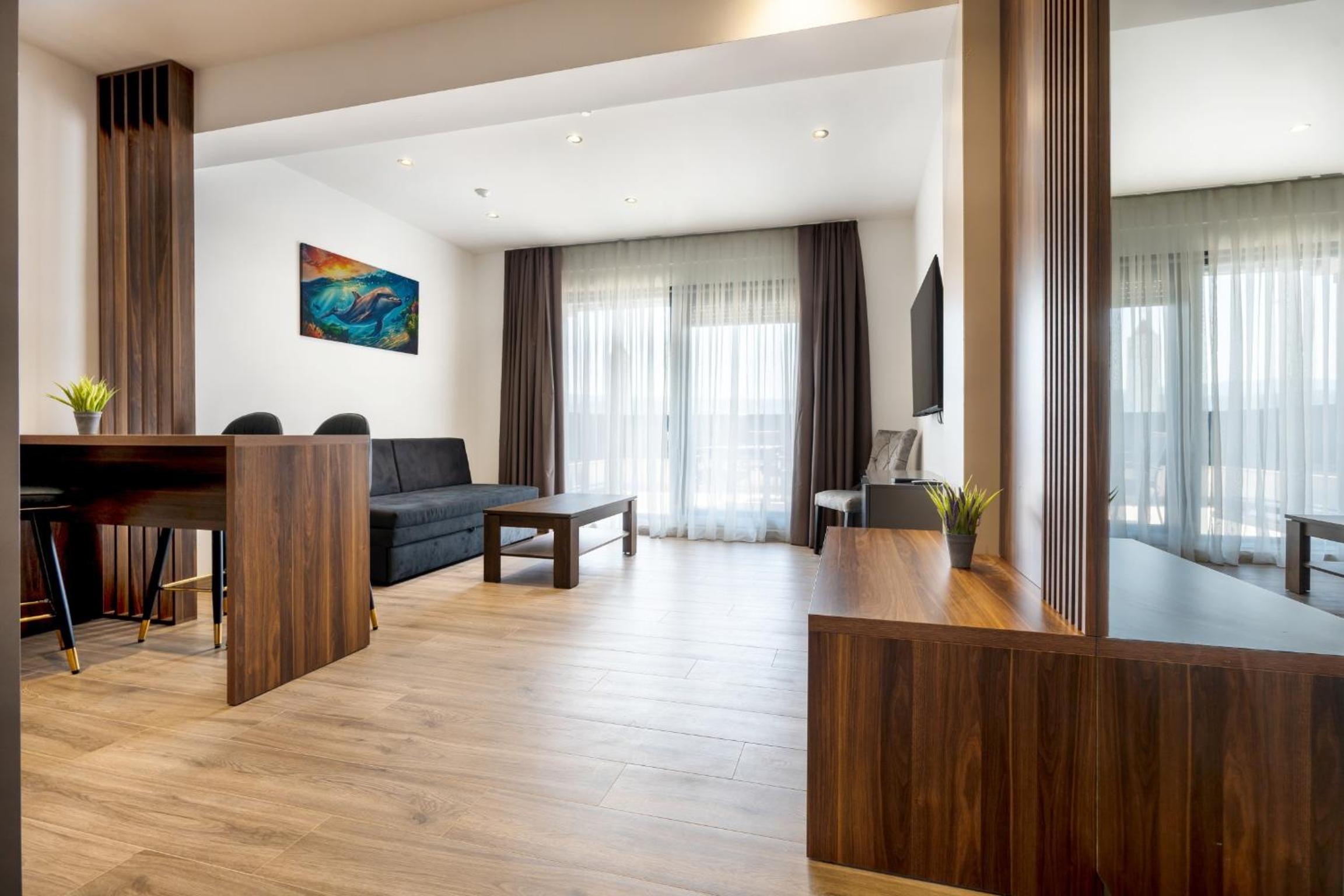 One Bedroom Apartment with Terrace and Sea View photo 2